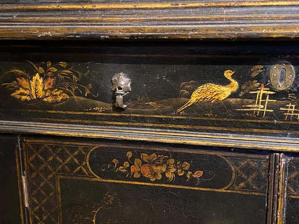 Early 18th Century Japanned Double Corner Cabinet For Sale 1