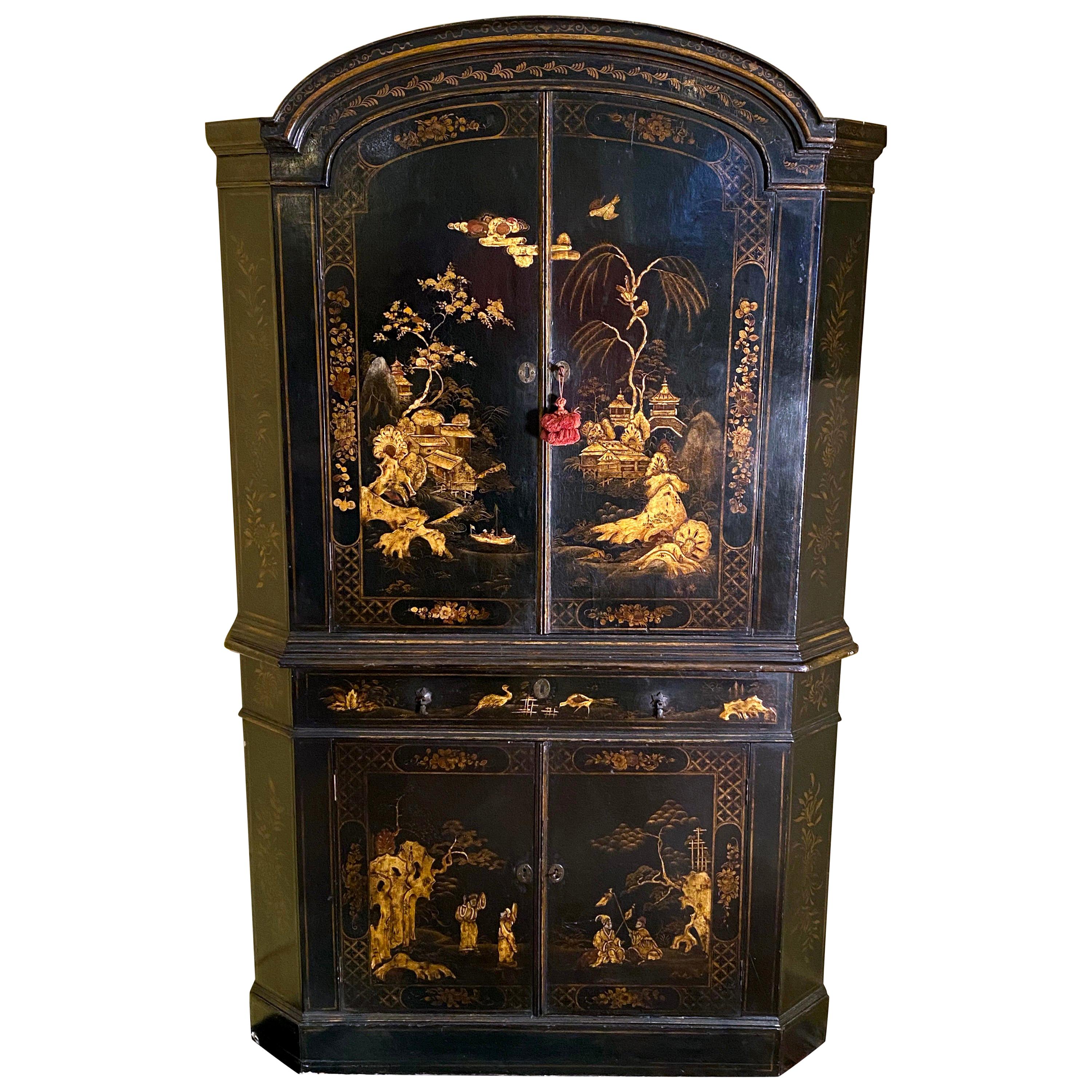 Early 18th Century Japanned Double Corner Cabinet For Sale