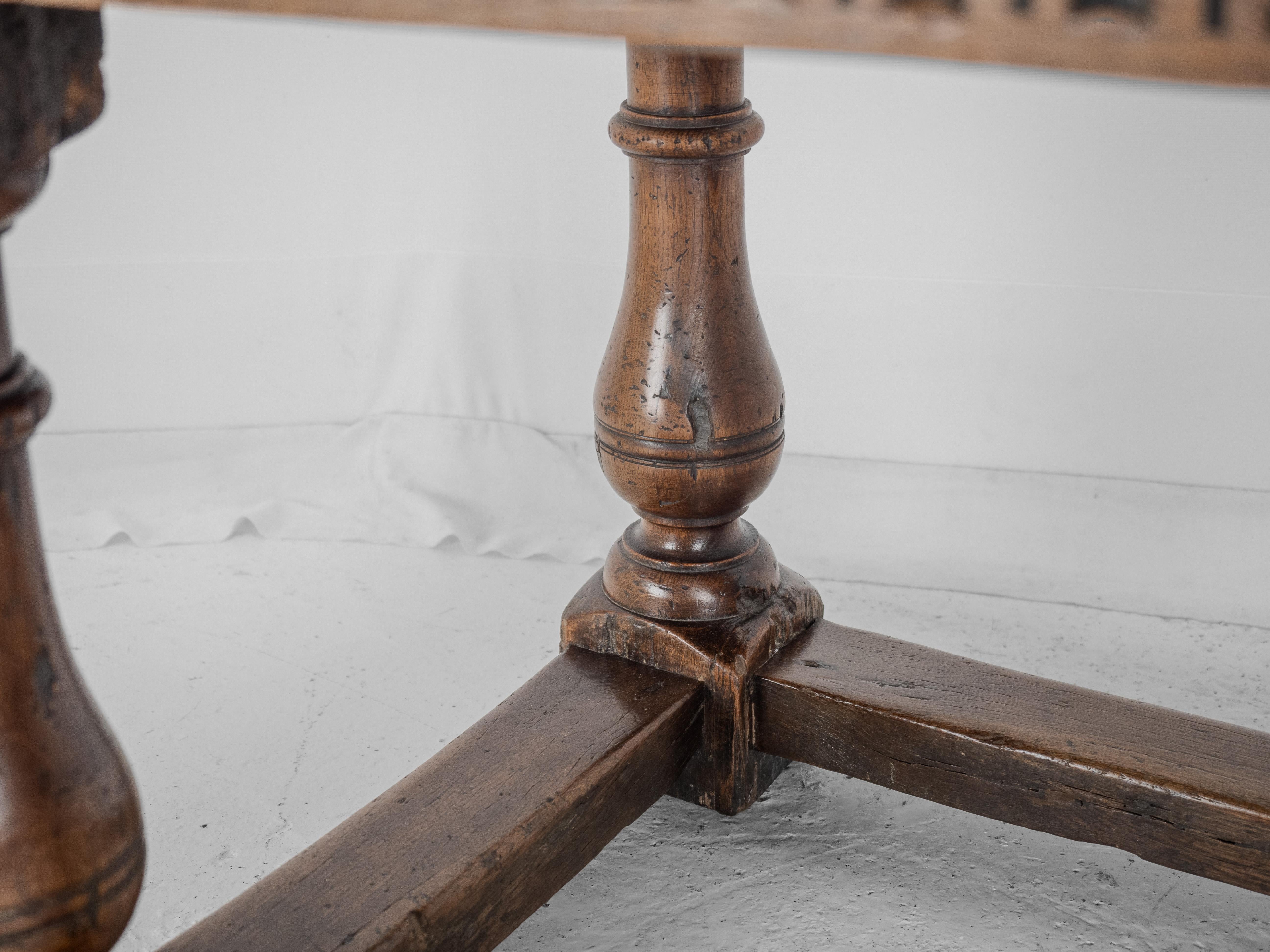 Early 18th Century Joined Oak Refectory Table — 6 ft / 183 cm c.1700s, Solid Oak For Sale 9