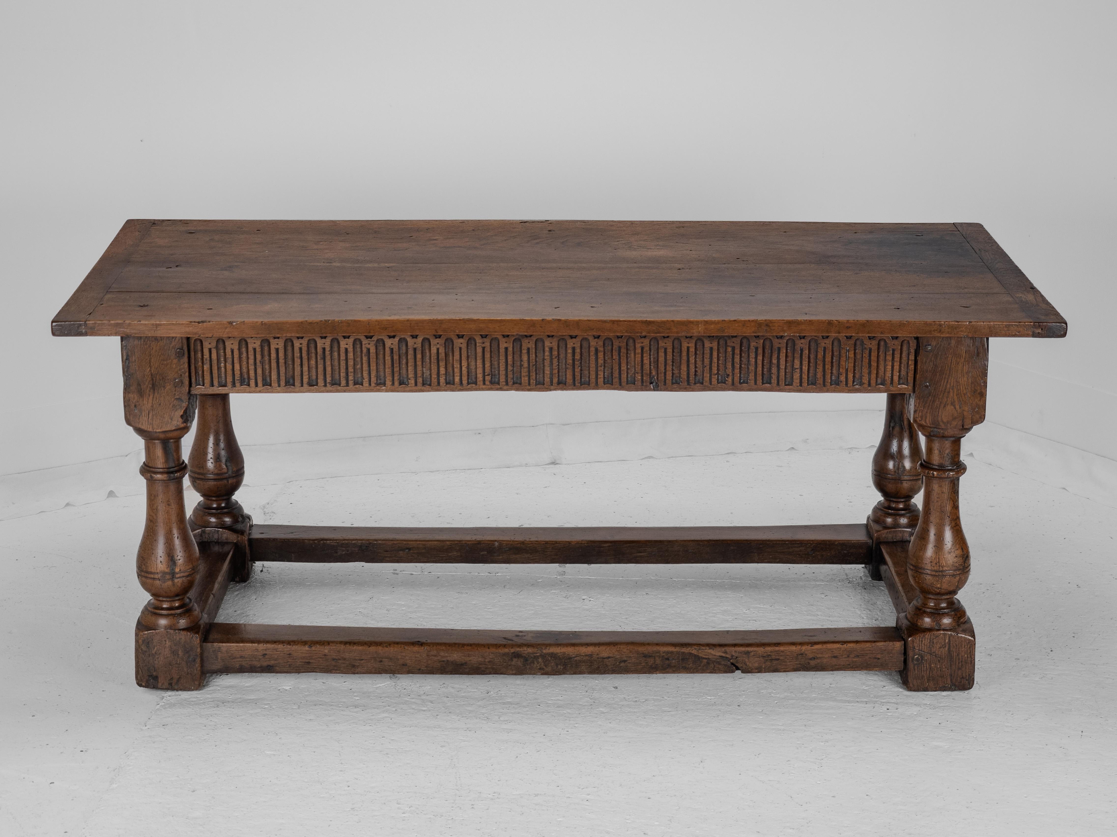 Early 18th Century Joined Oak Refectory Table — 6 ft / 183 cm c.1700s, Solid Oak In Good Condition For Sale In Leeds, GB