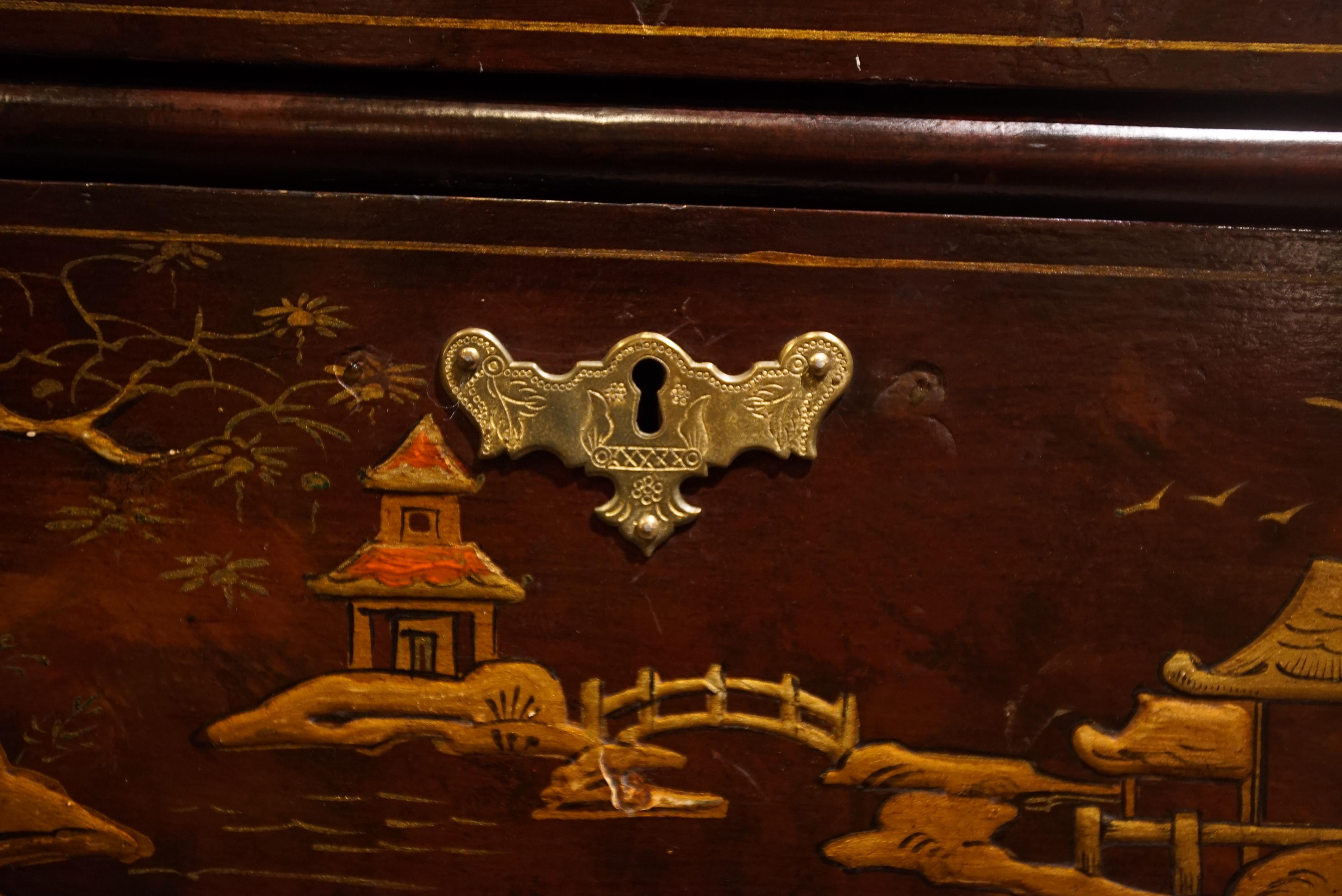 Early 18th Century Lacquered Oak Chest of Drawers 2