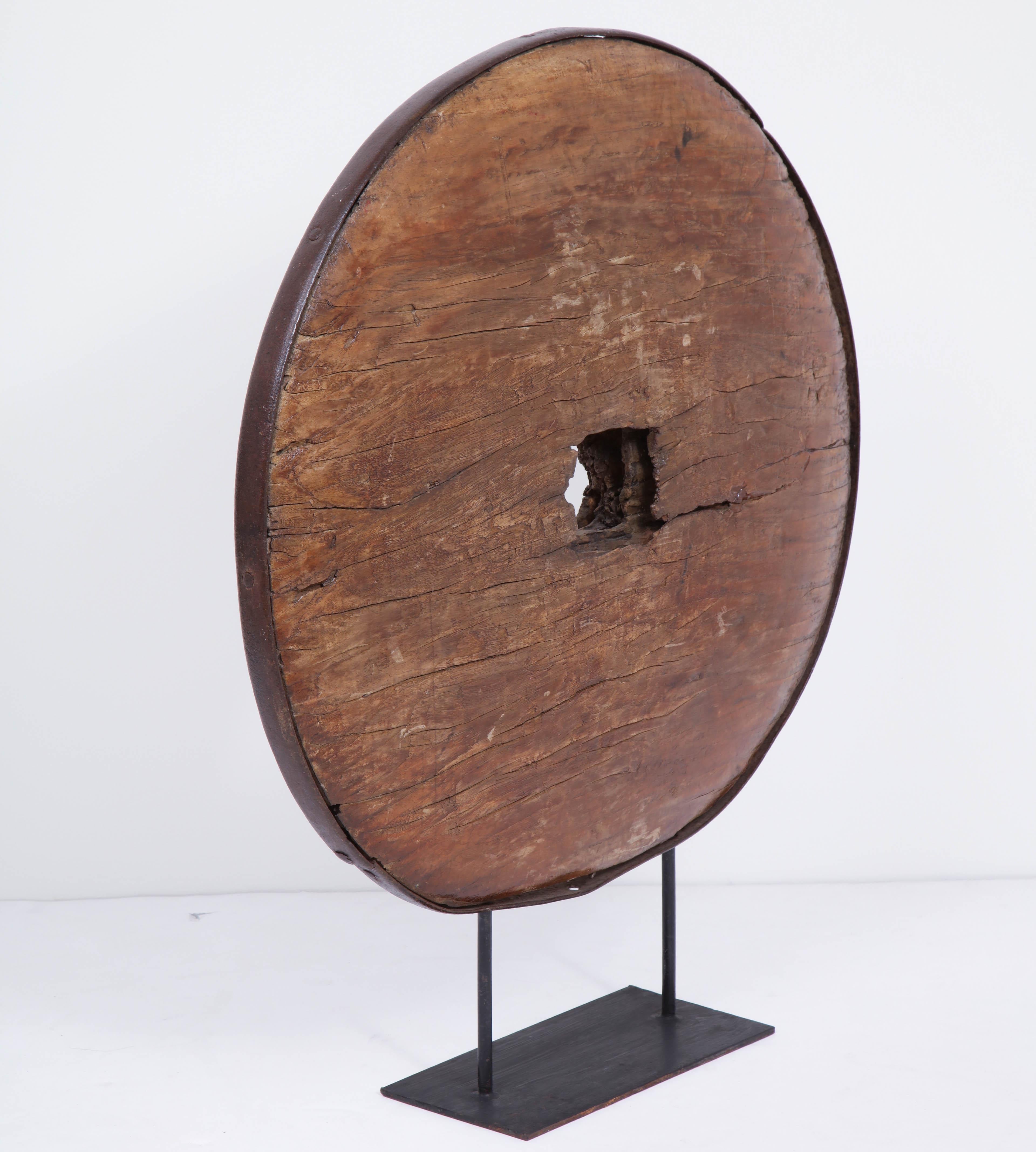 Early 18th Century Large African Wheel For Sale 2