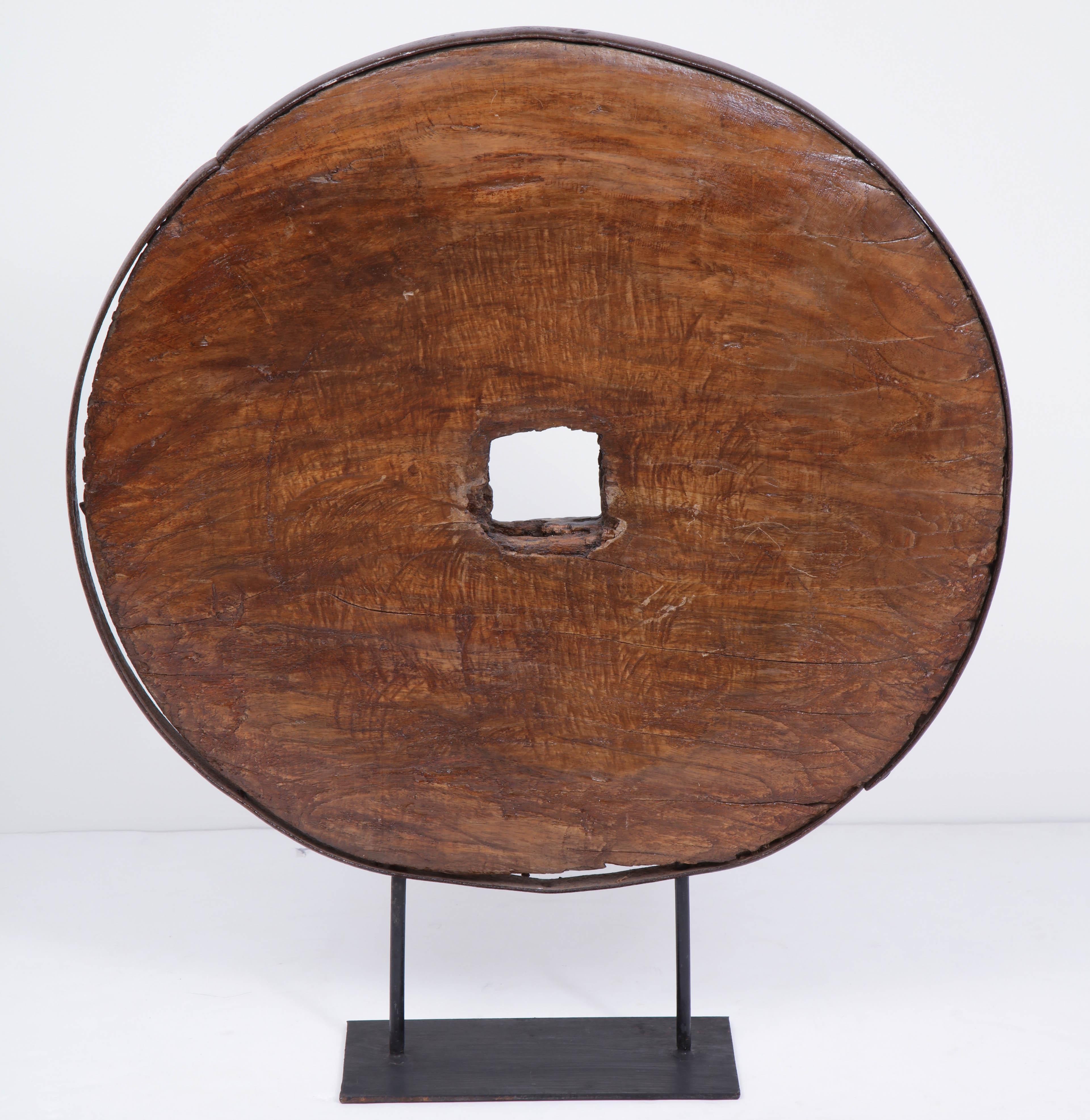 Early 18th Century Large African Wheel For Sale 4