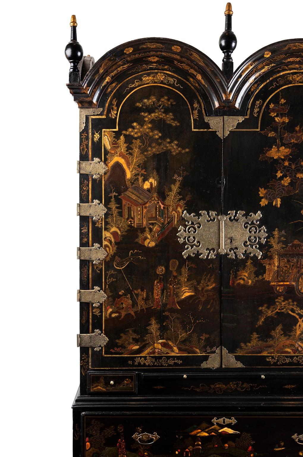 A Late 18th to Early 19th Century Large Chinoiserie Black Lacquer Cabinet For Sale 4