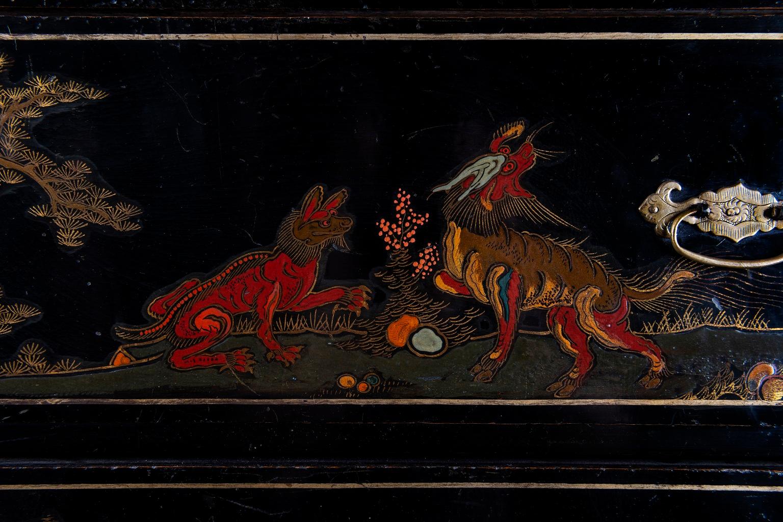 A Late 18th to Early 19th Century Large Chinoiserie Black Lacquer Cabinet In Good Condition For Sale In Armadale, Victoria