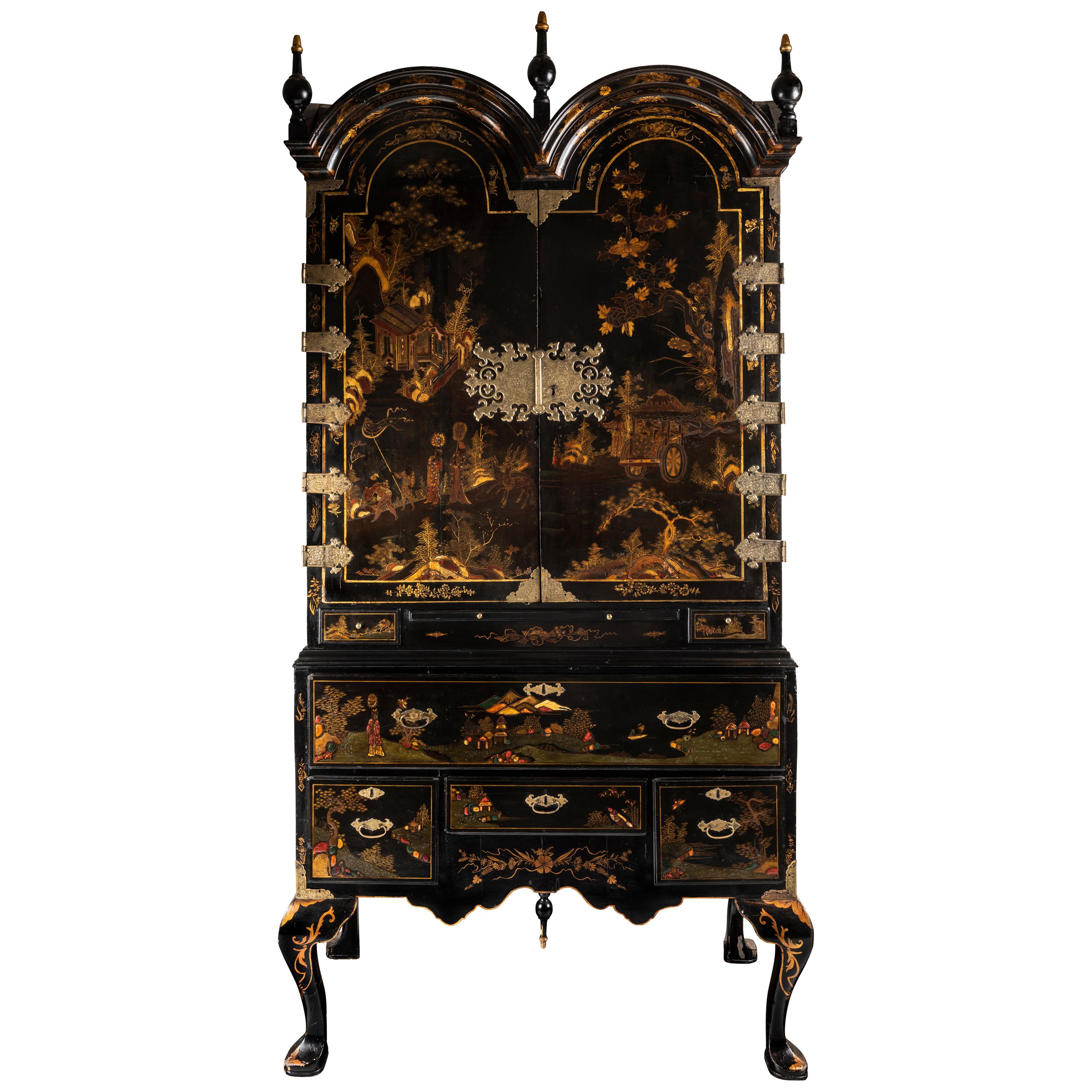 A Late 18th to Early 19th Century Large Chinoiserie Black Lacquer Cabinet For Sale