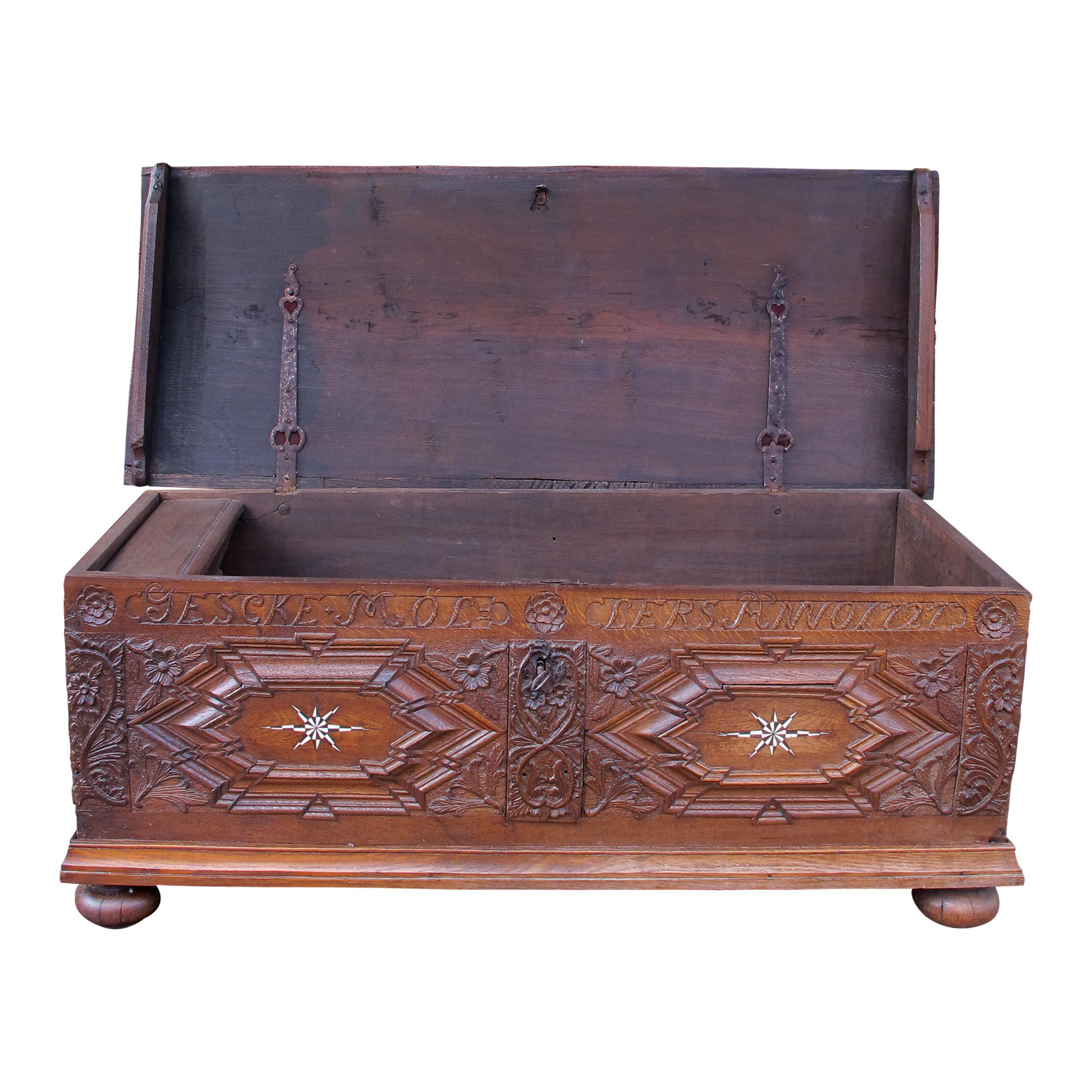 German Early 18th Century Large Marriage Oak Trunk With a Vaulted Lid and Carvings For Sale