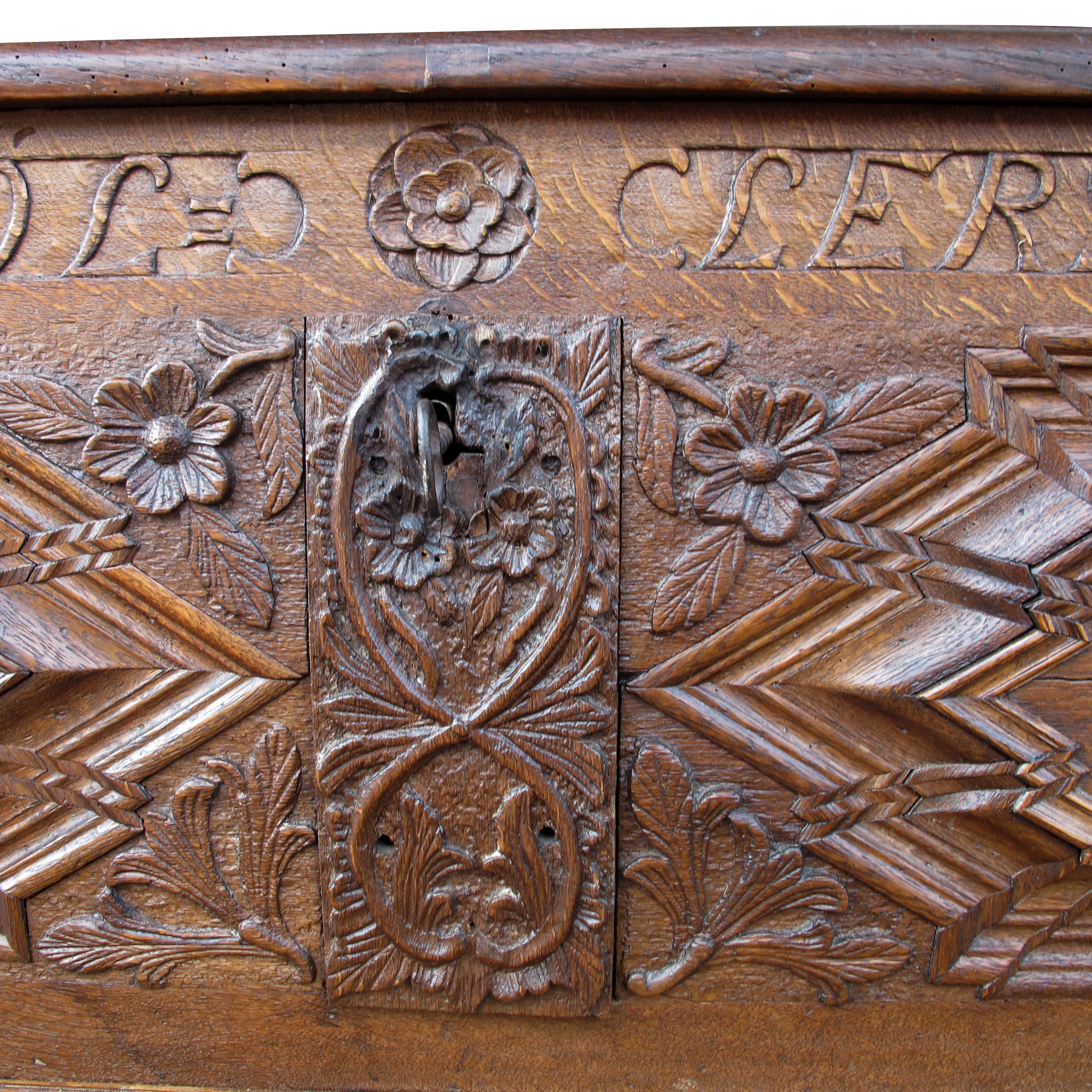 Early 18th Century Large Marriage Oak Trunk With a Vaulted Lid and Carvings For Sale 3