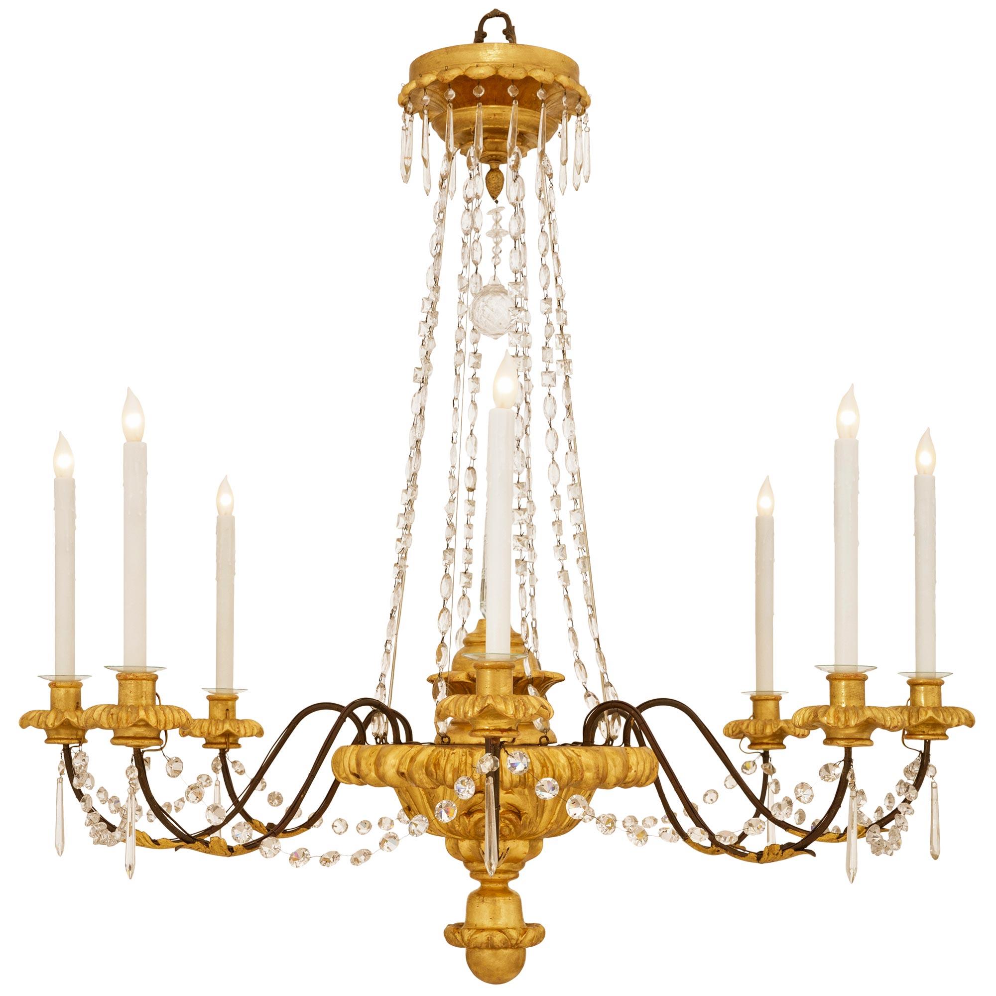 Italiano lampadario in legno dorato, ferro e cristallo del periodo Luigi Barocco dell'inizio del XVIII secolo in vendita
