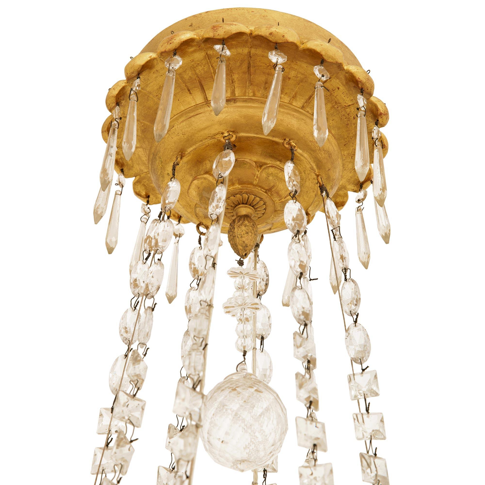lampadario in legno dorato, ferro e cristallo del periodo Luigi Barocco dell'inizio del XVIII secolo In condizioni buone in vendita a West Palm Beach, FL