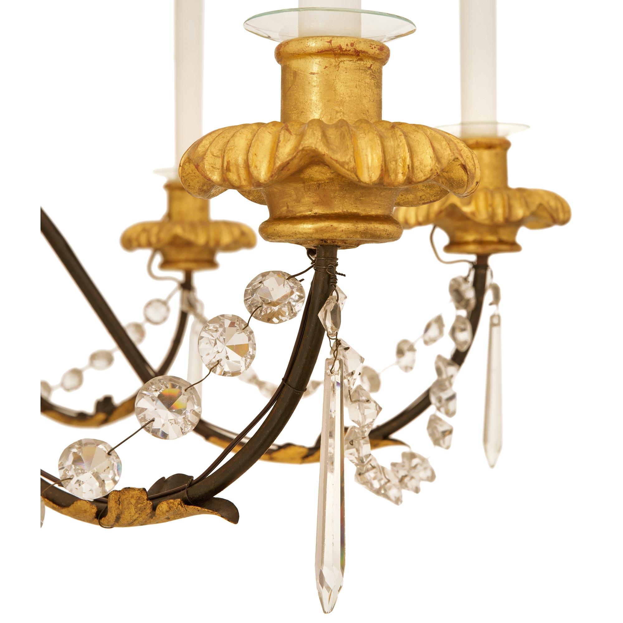 Cristallo lampadario in legno dorato, ferro e cristallo del periodo Luigi Barocco dell'inizio del XVIII secolo in vendita