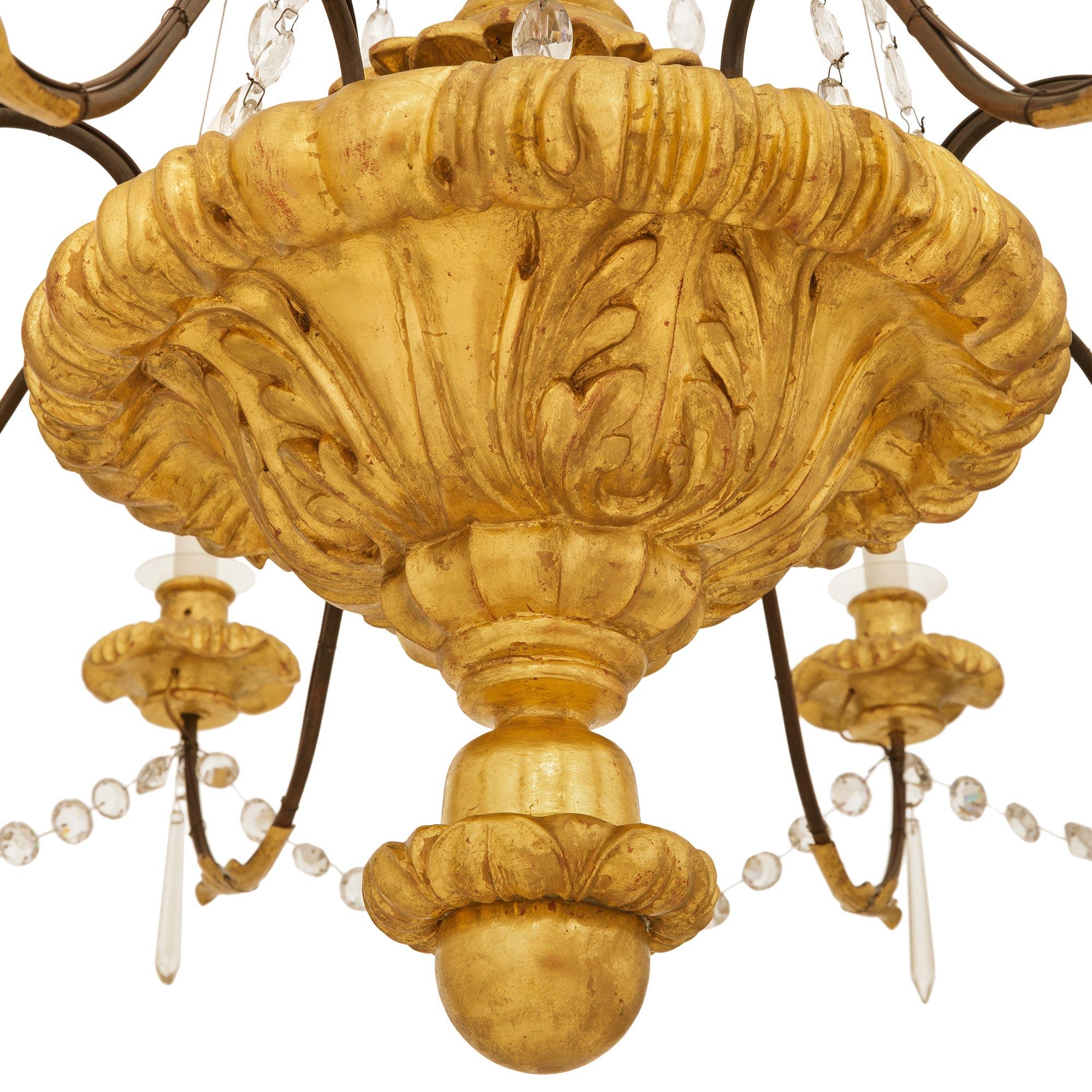 lampadario in legno dorato, ferro e cristallo del periodo Luigi Barocco dell'inizio del XVIII secolo in vendita 1