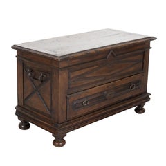 Forziere o baule in legno massiccio di noce dell'inizio del XVIII secolo in stile Luigi XIII con cassetto