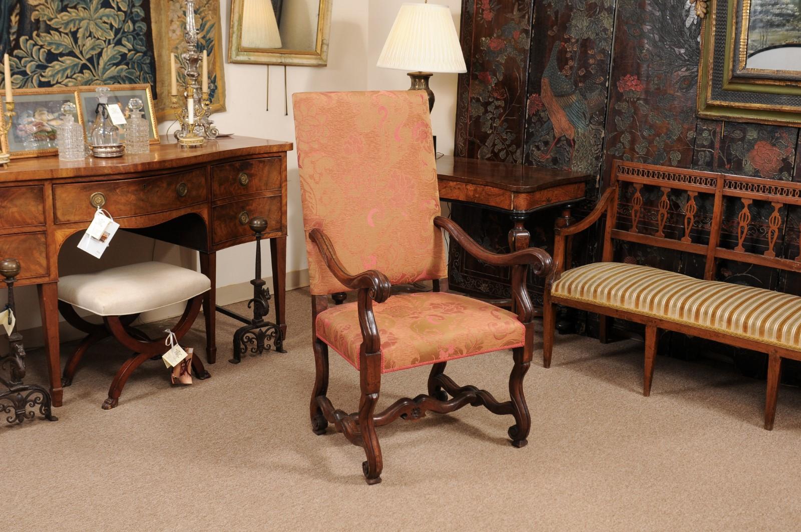 Early 18th Century Louis XIV Period Walnut Armchair, Italy In Good Condition In Atlanta, GA
