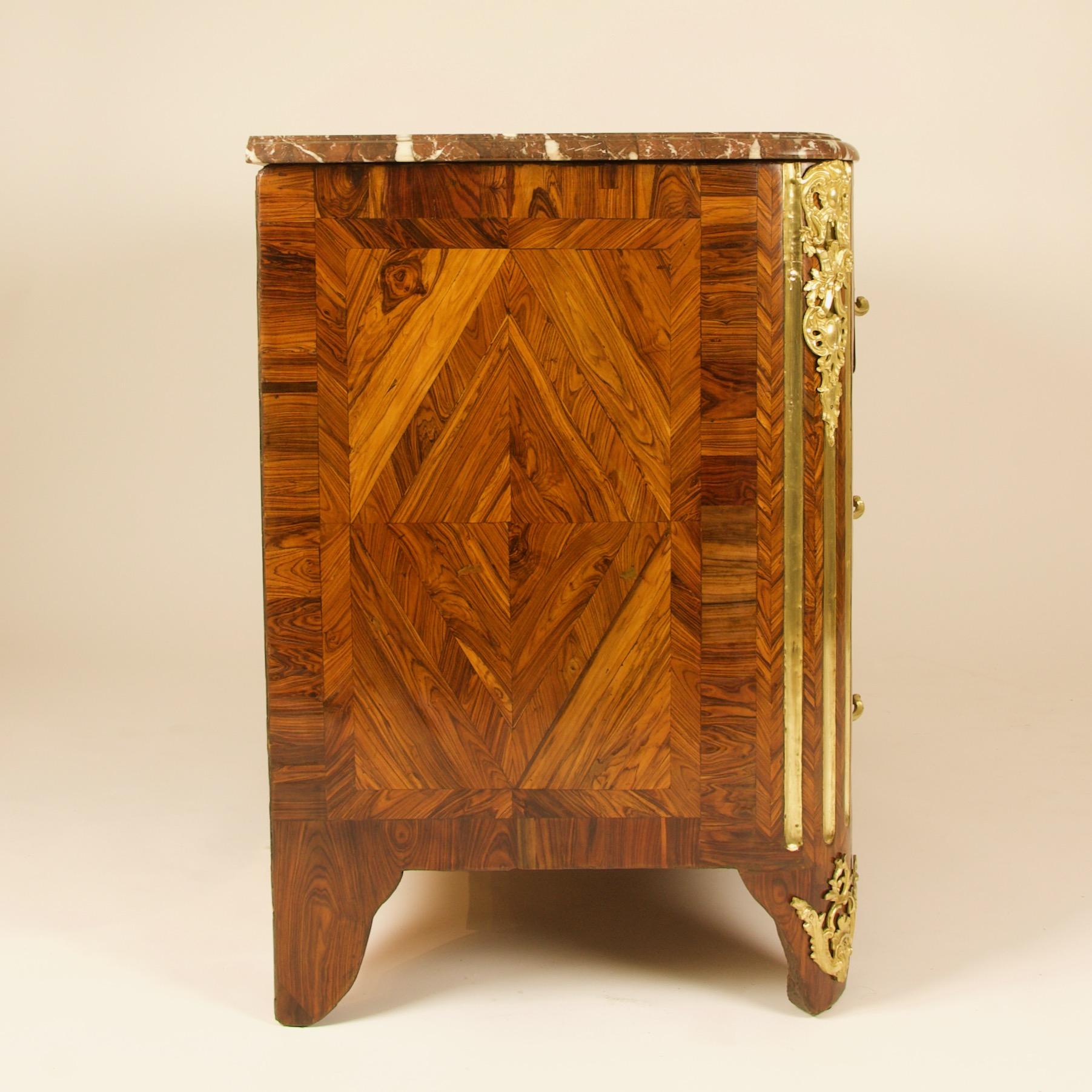 Early 18th Century Louis XIV Régence Marquetry Commode Attr. Etienne Doirat 2