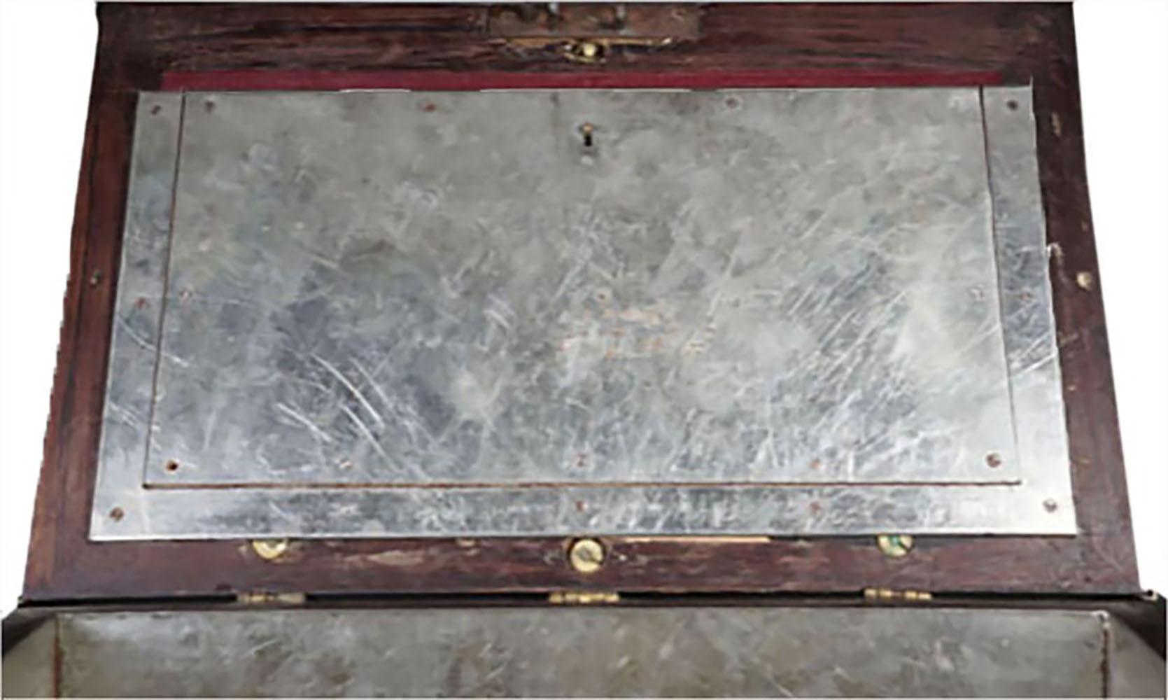 Early 18th Century Louis XVI Kingwood Small Chest For Sale 3