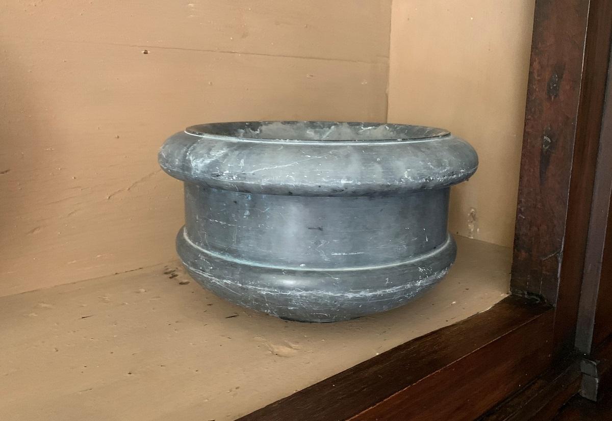 Early 18th Century Marble Planter Mortar For Sale 5