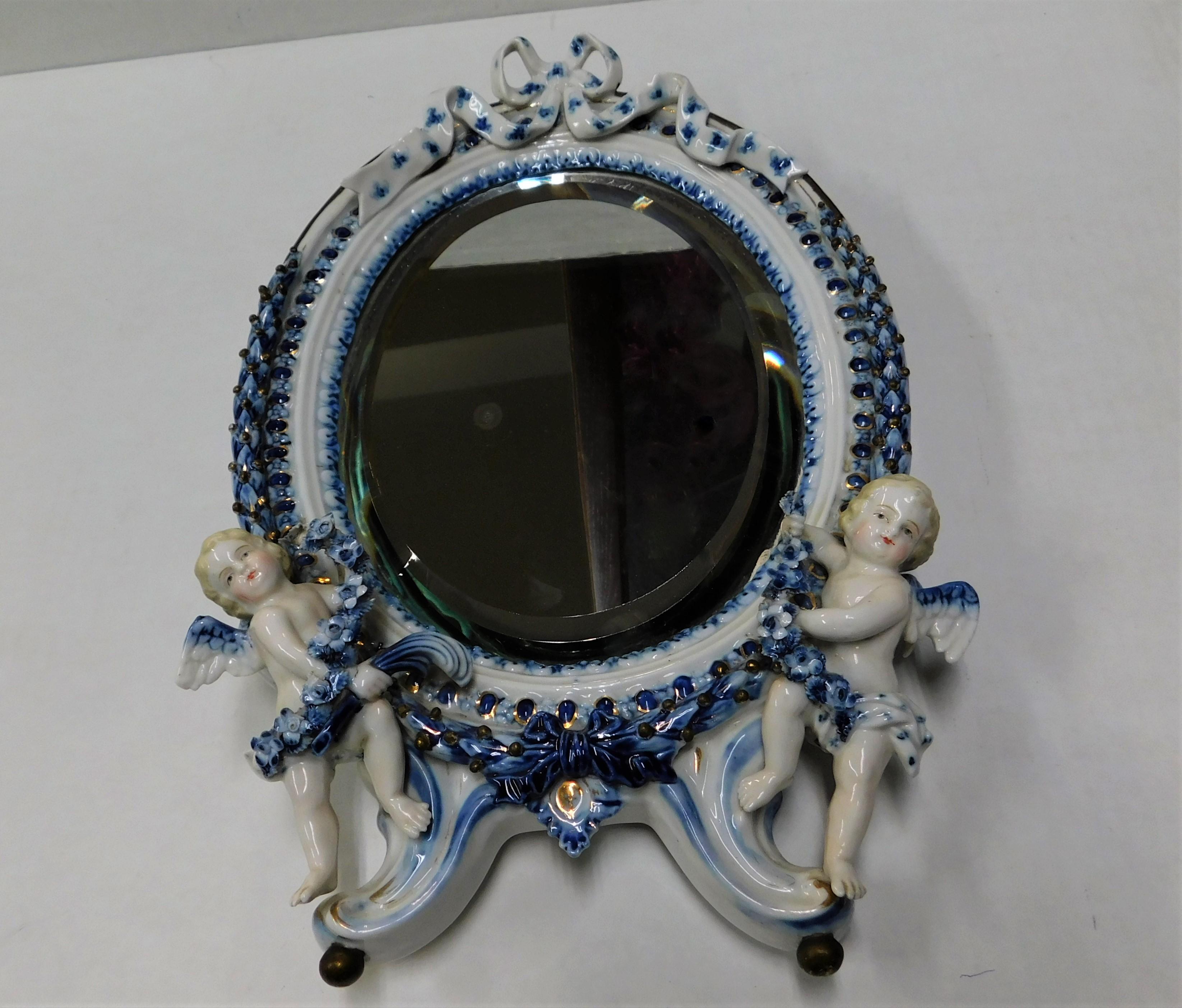 Miroir mural ovale biseauté Meissen du début du XVIIIe siècle Paire de chérubins, Allemagne en vente 3