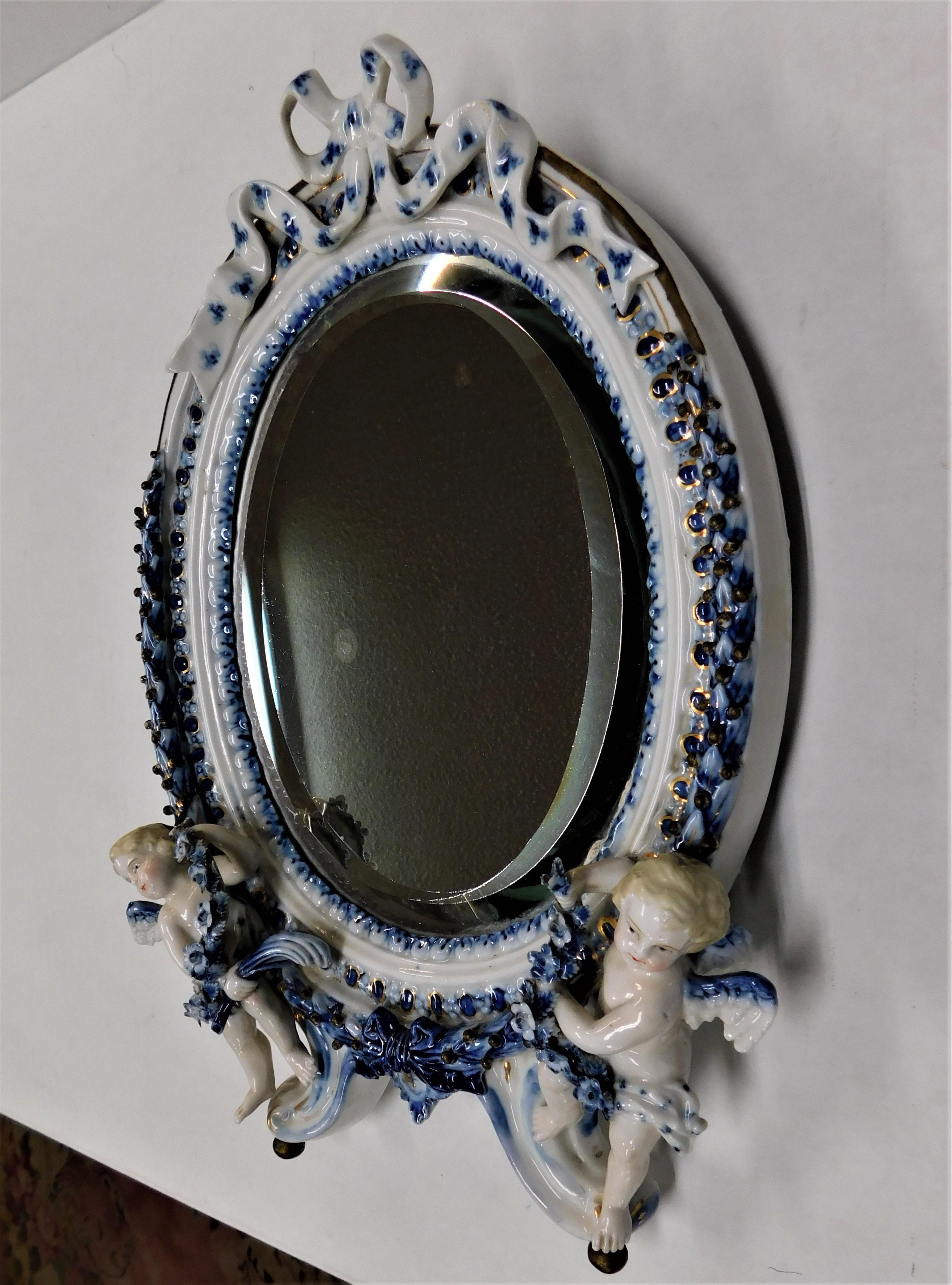 Early 18th Century Meissen Oval Wall Beveled Mirror Pair of Cherubs, Germany For Sale 6