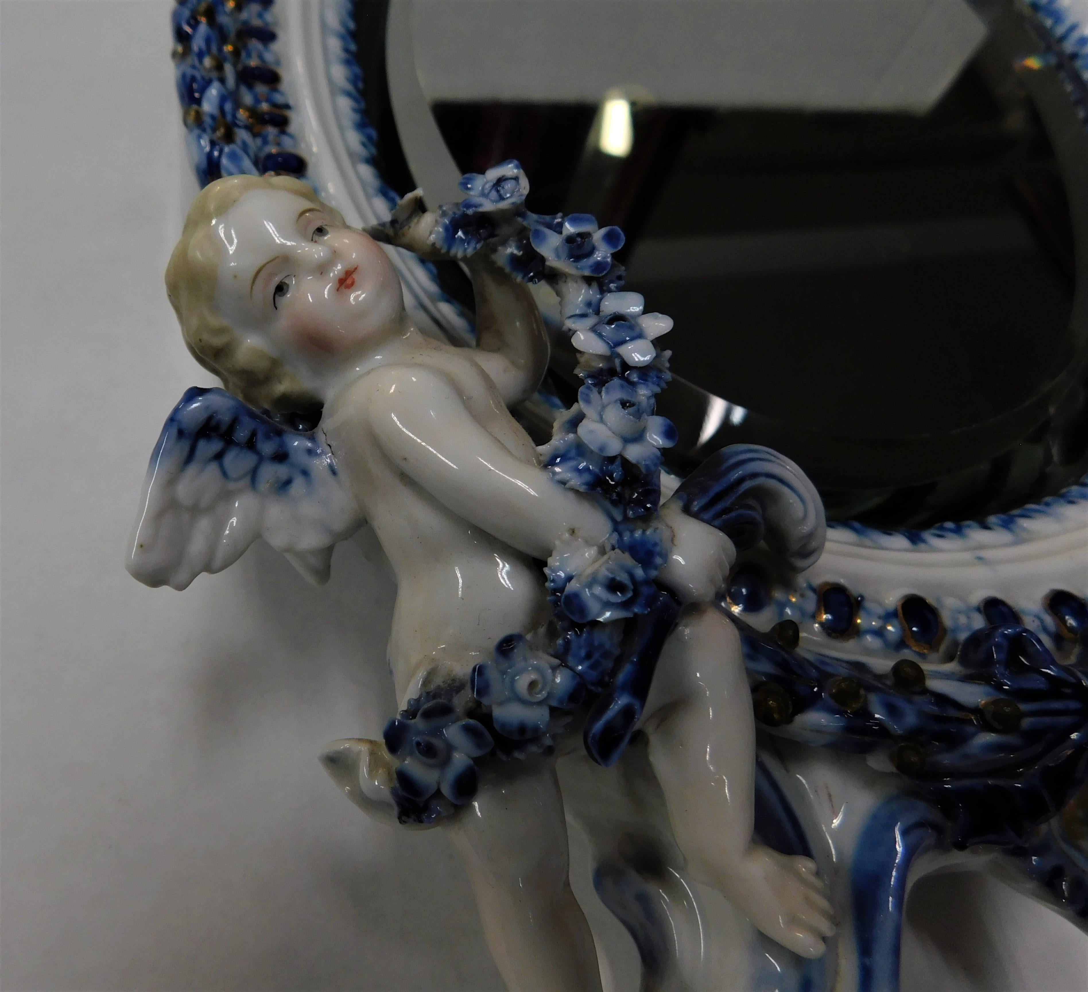 Espejo biselado de pared ovalado de Meissen de principios del siglo XVIII Pareja de querubines, Alemania Alemán en venta