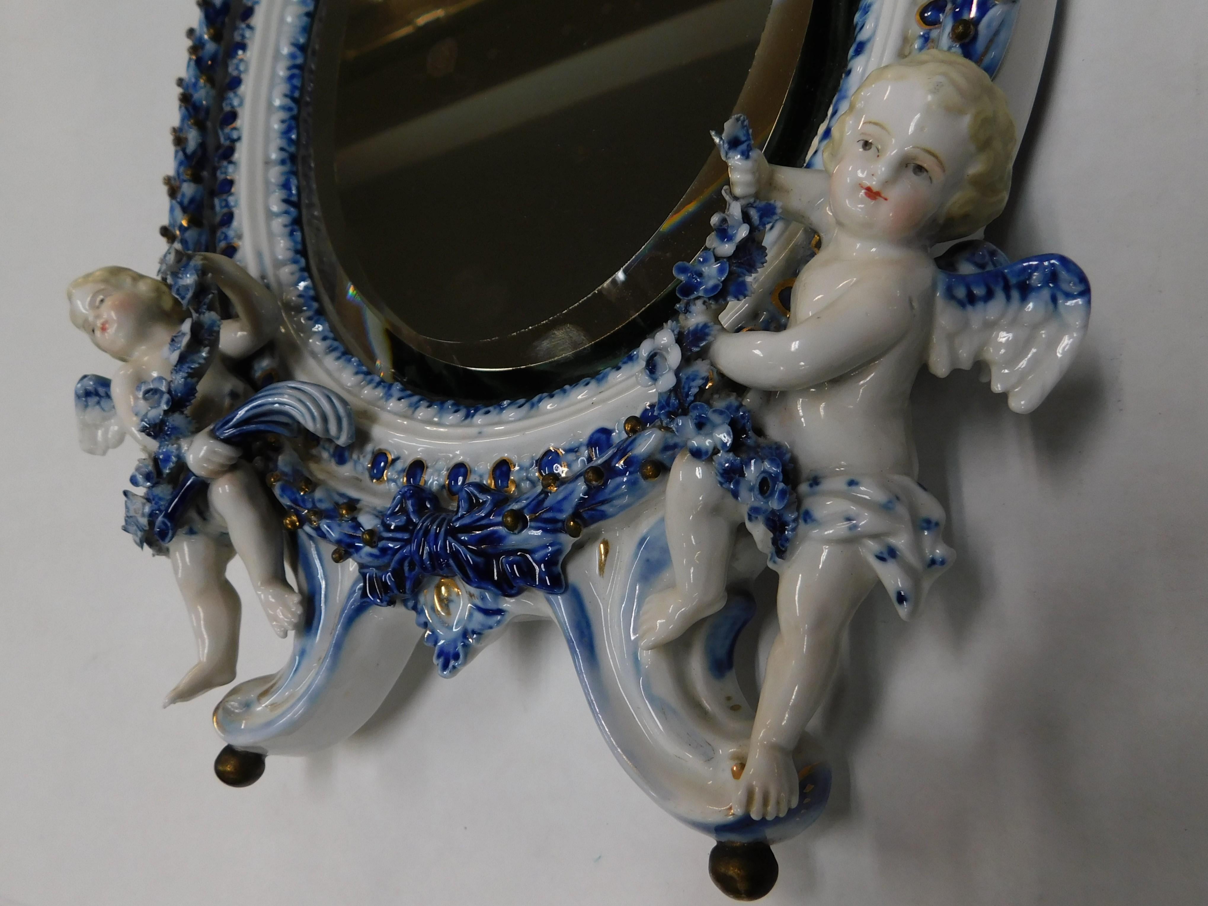 Early 18th Century Meissen Oval Wall Beveled Mirror Pair of Cherubs, Germany For Sale 3