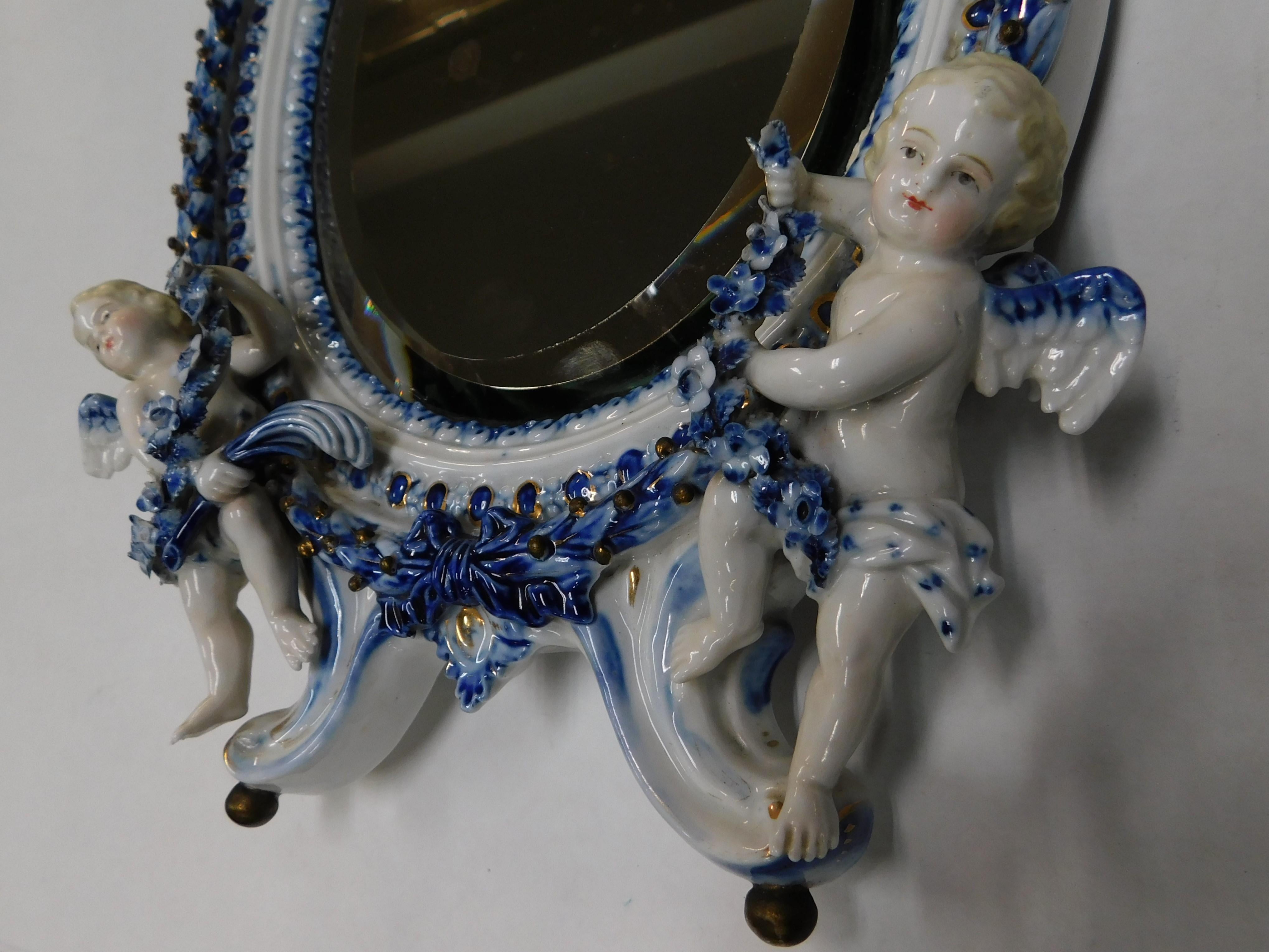 Espejo biselado de pared ovalado de Meissen de principios del siglo XVIII Pareja de querubines, Alemania en venta 2