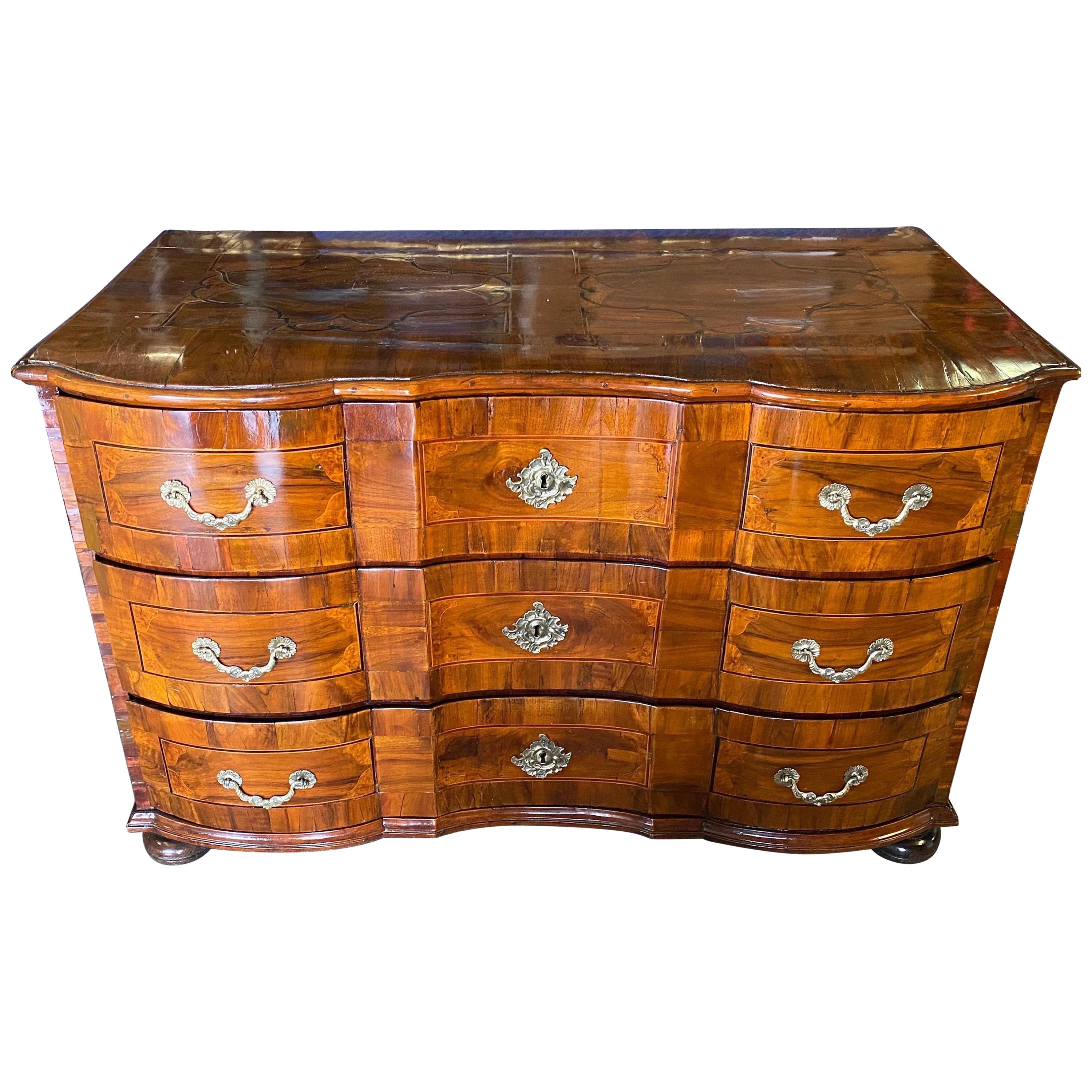 Early 18th Century Northern Italian 3-Drawer Walnut Commode For Sale