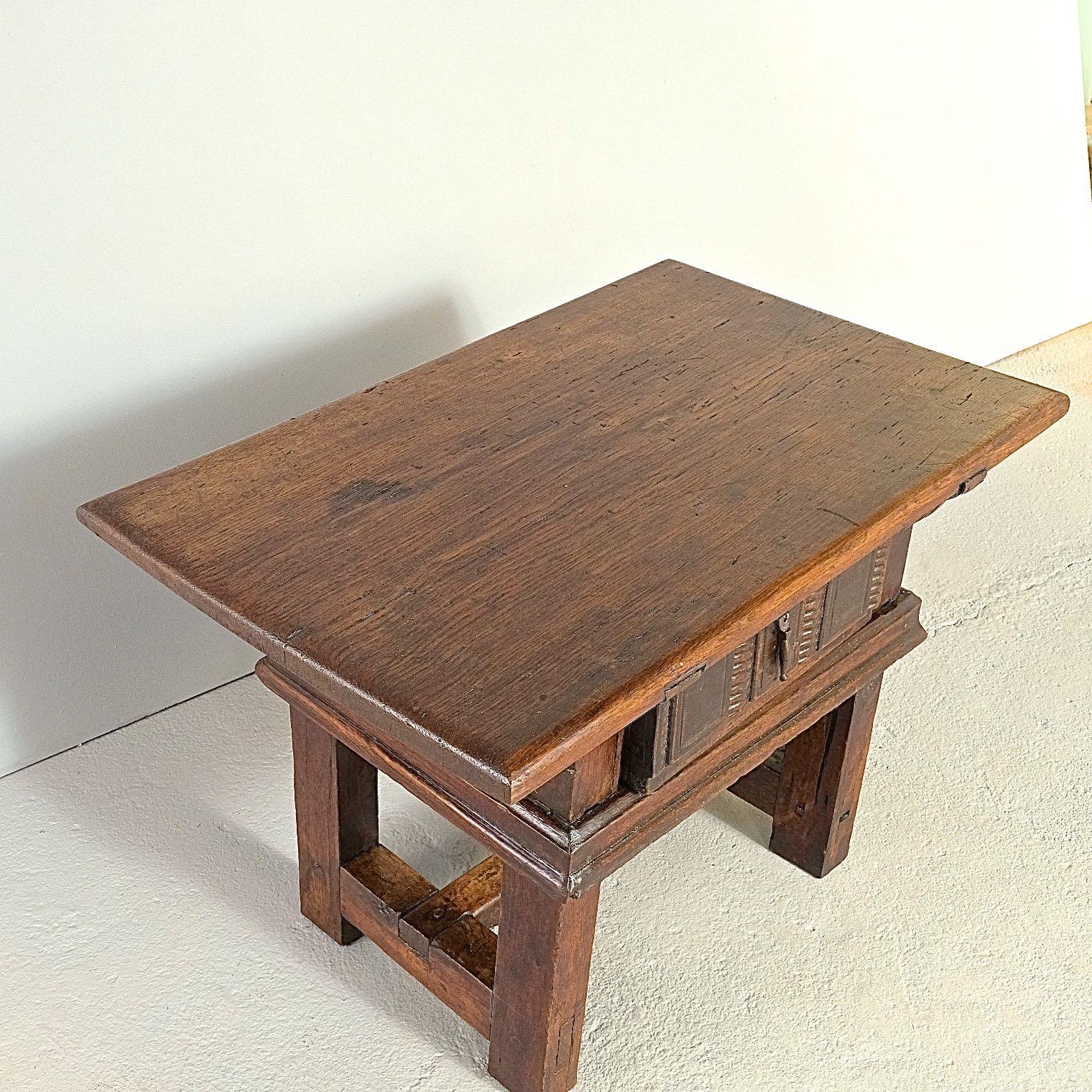 Baroque Early 18th Century Oak and Chestnut Spanish Accent Table with Drawer For Sale