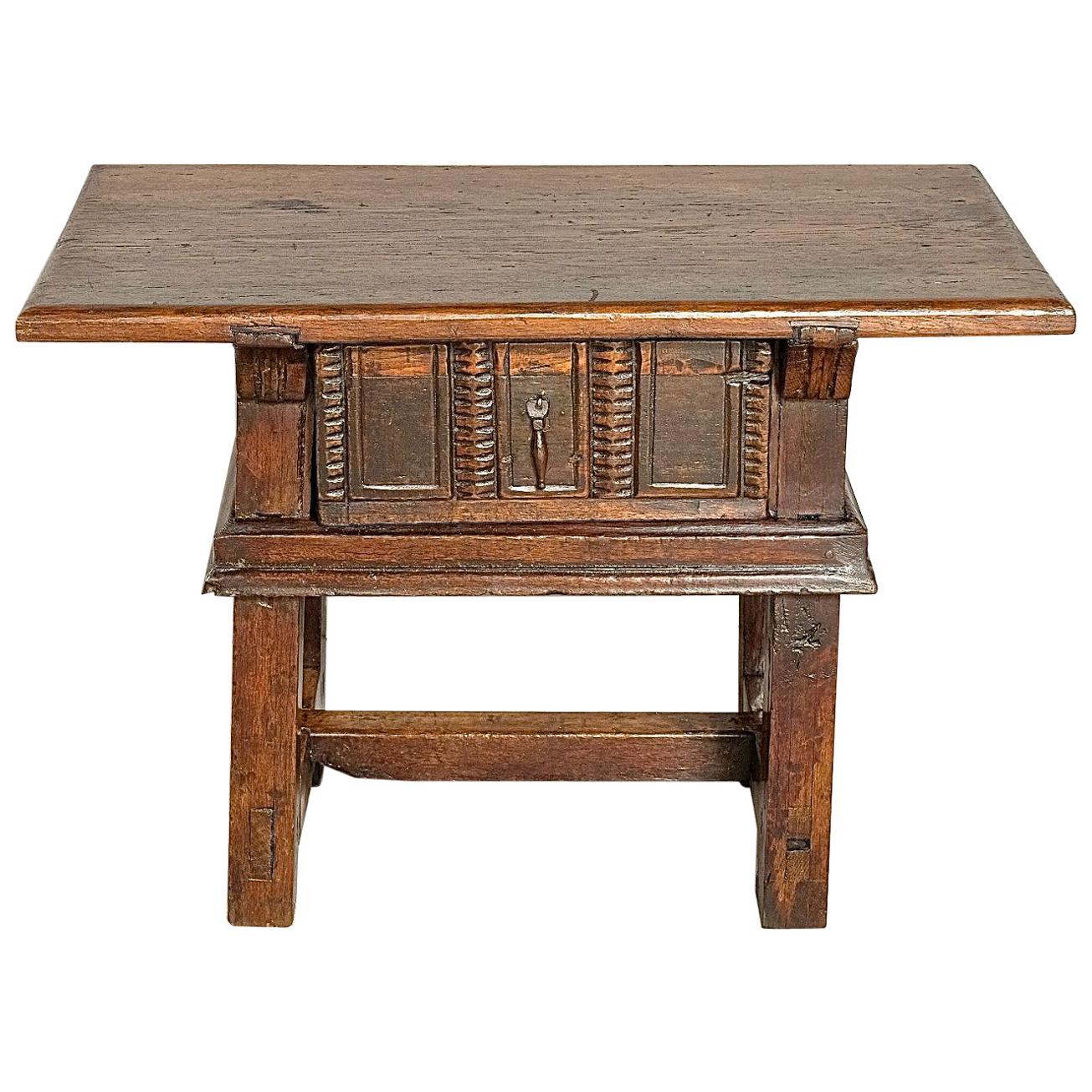 Early 18th Century Oak and Chestnut Spanish Accent Table with Drawer For Sale
