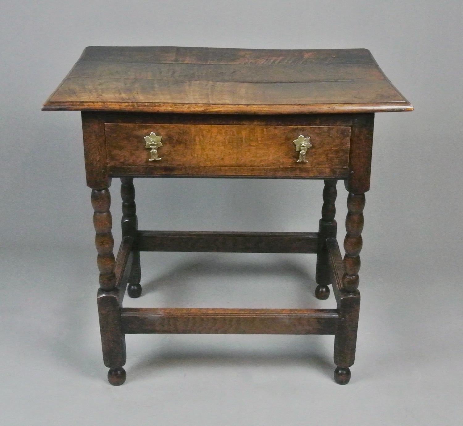 Early 18th Century, Oak and Elm Lowboy, C. 1710 In Good Condition In Heathfield, GB