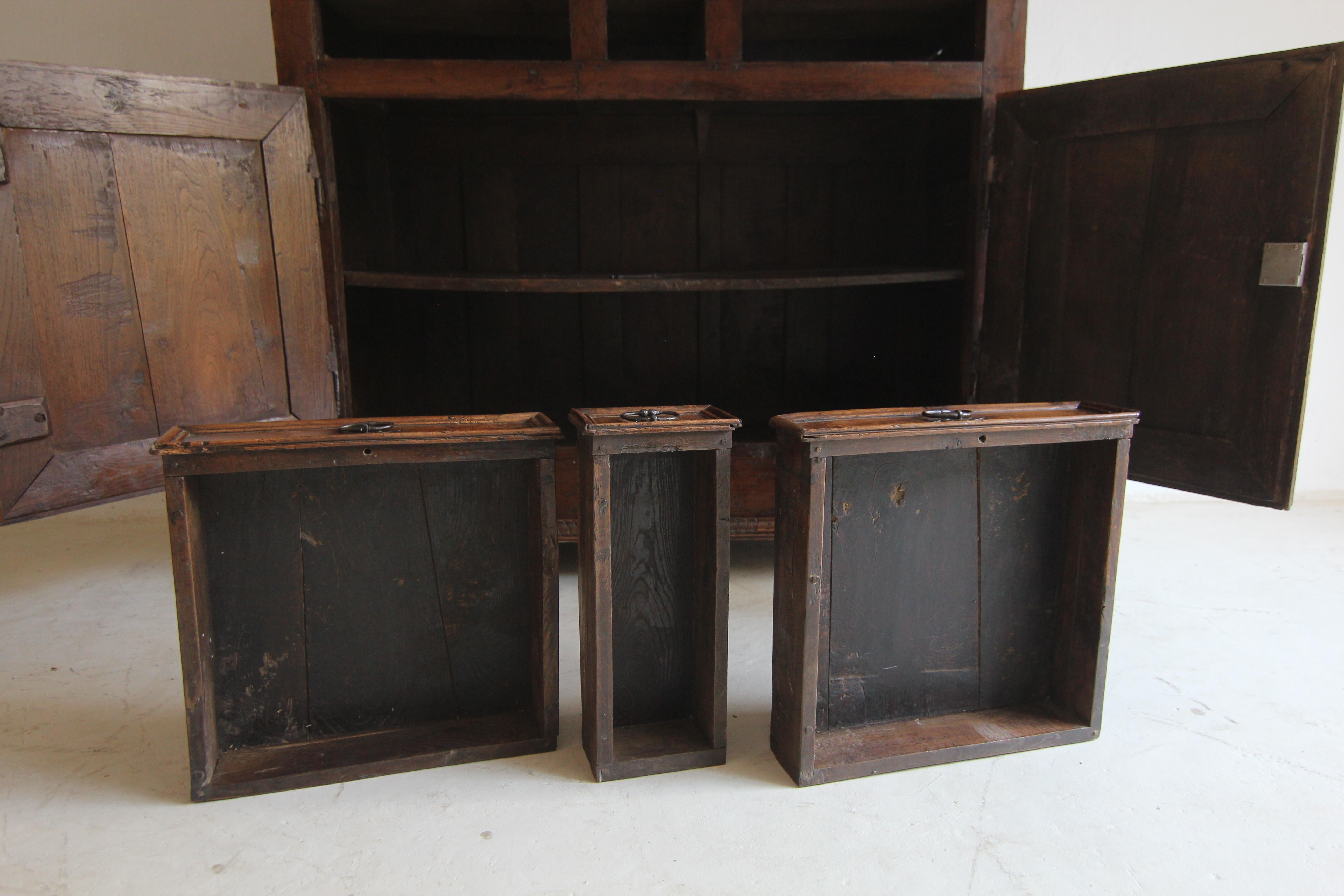 Early 18th Century Oak Baroque Cabinet For Sale 6