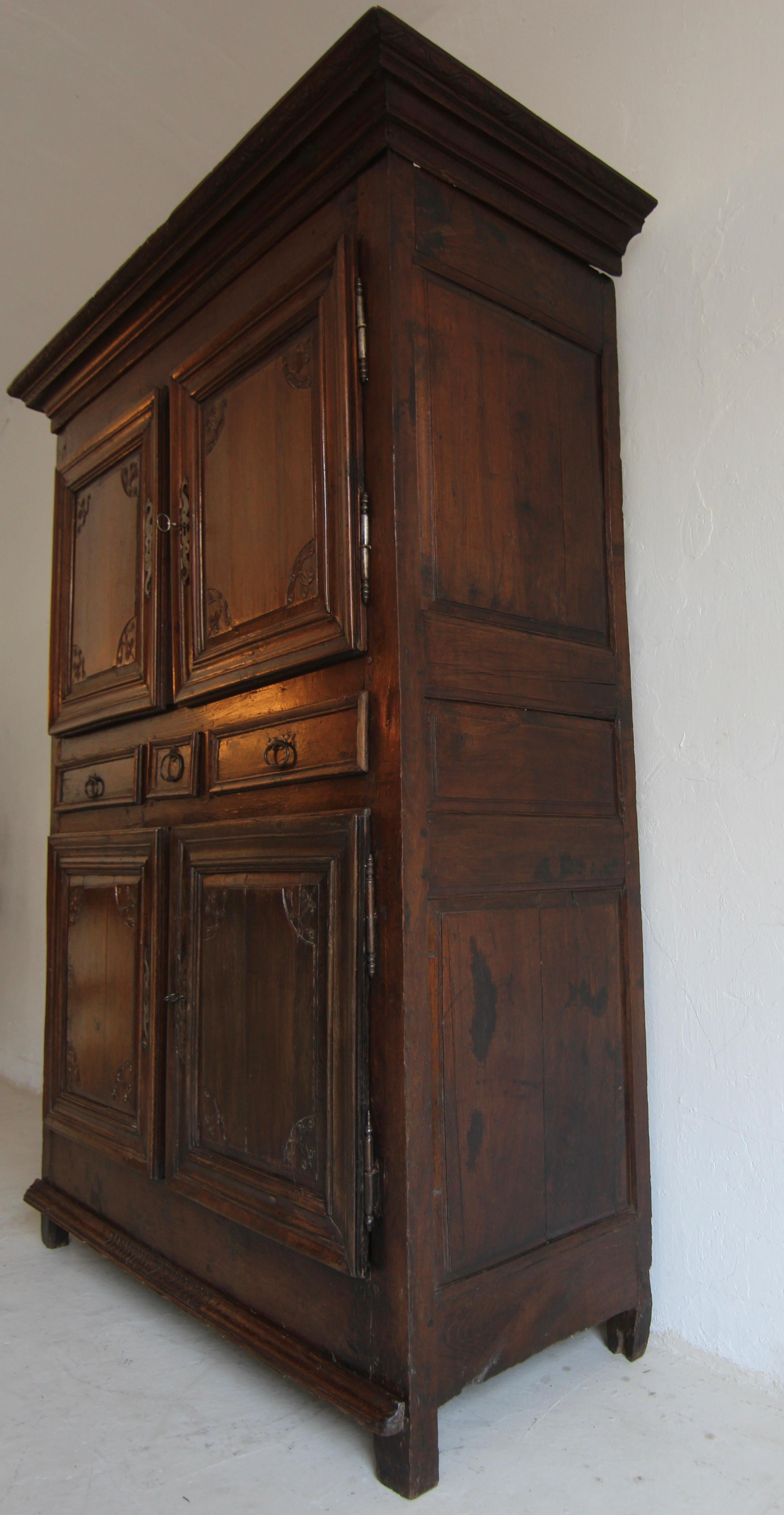 Early 18th Century Oak Baroque Cabinet For Sale 7