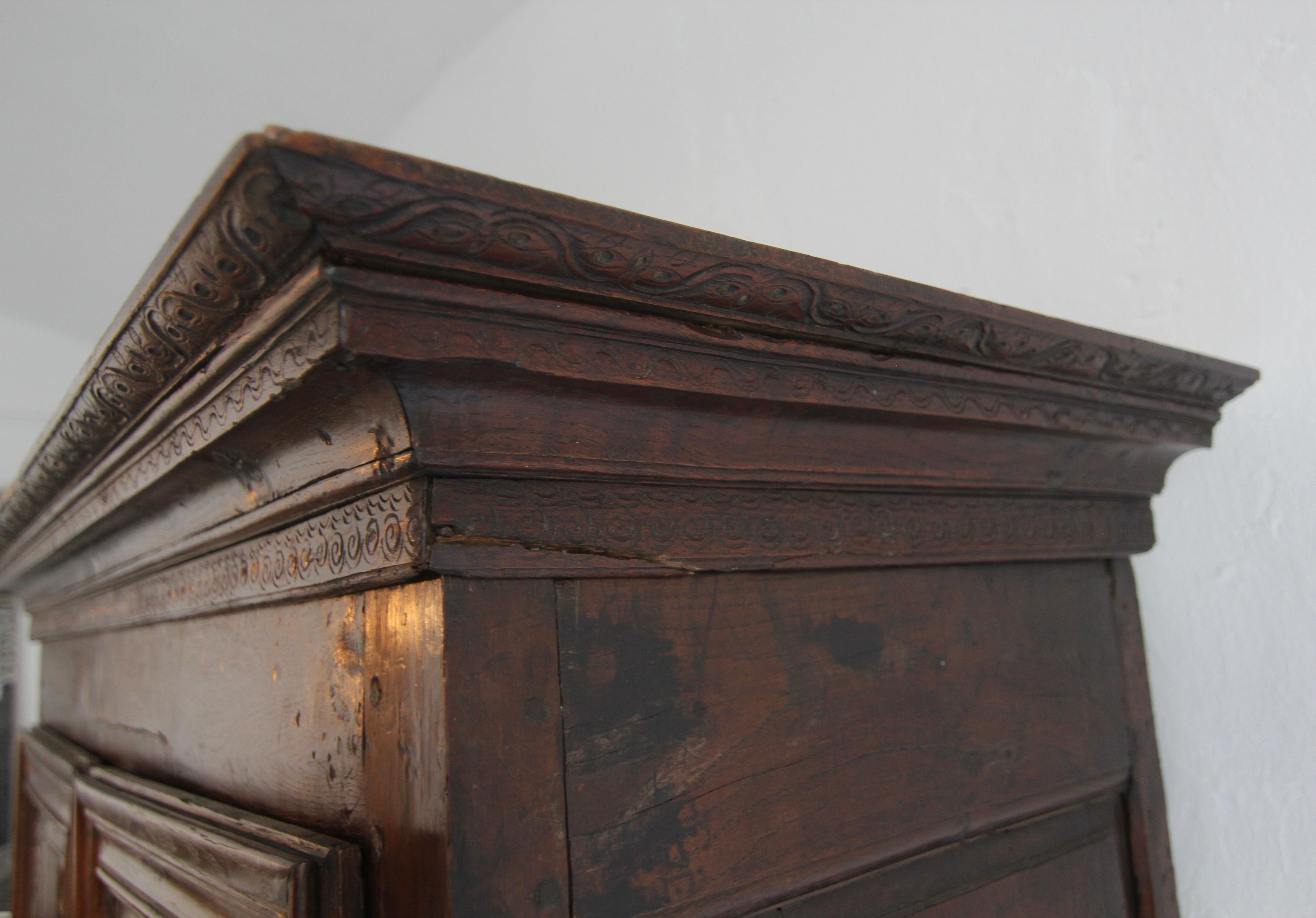 Early 18th Century Oak Baroque Cabinet For Sale 8