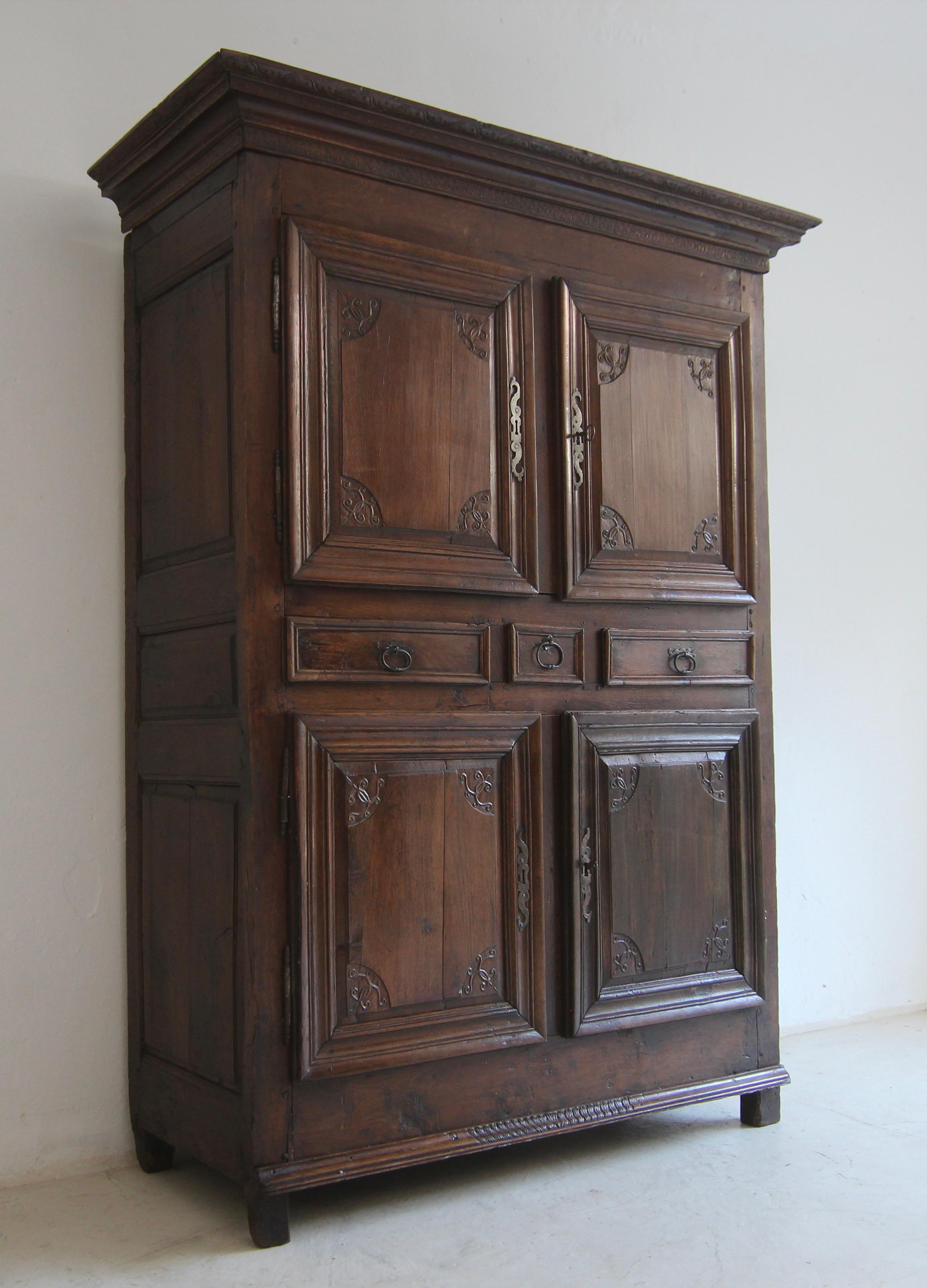 Early 18th Century Oak Baroque Cabinet For Sale 9