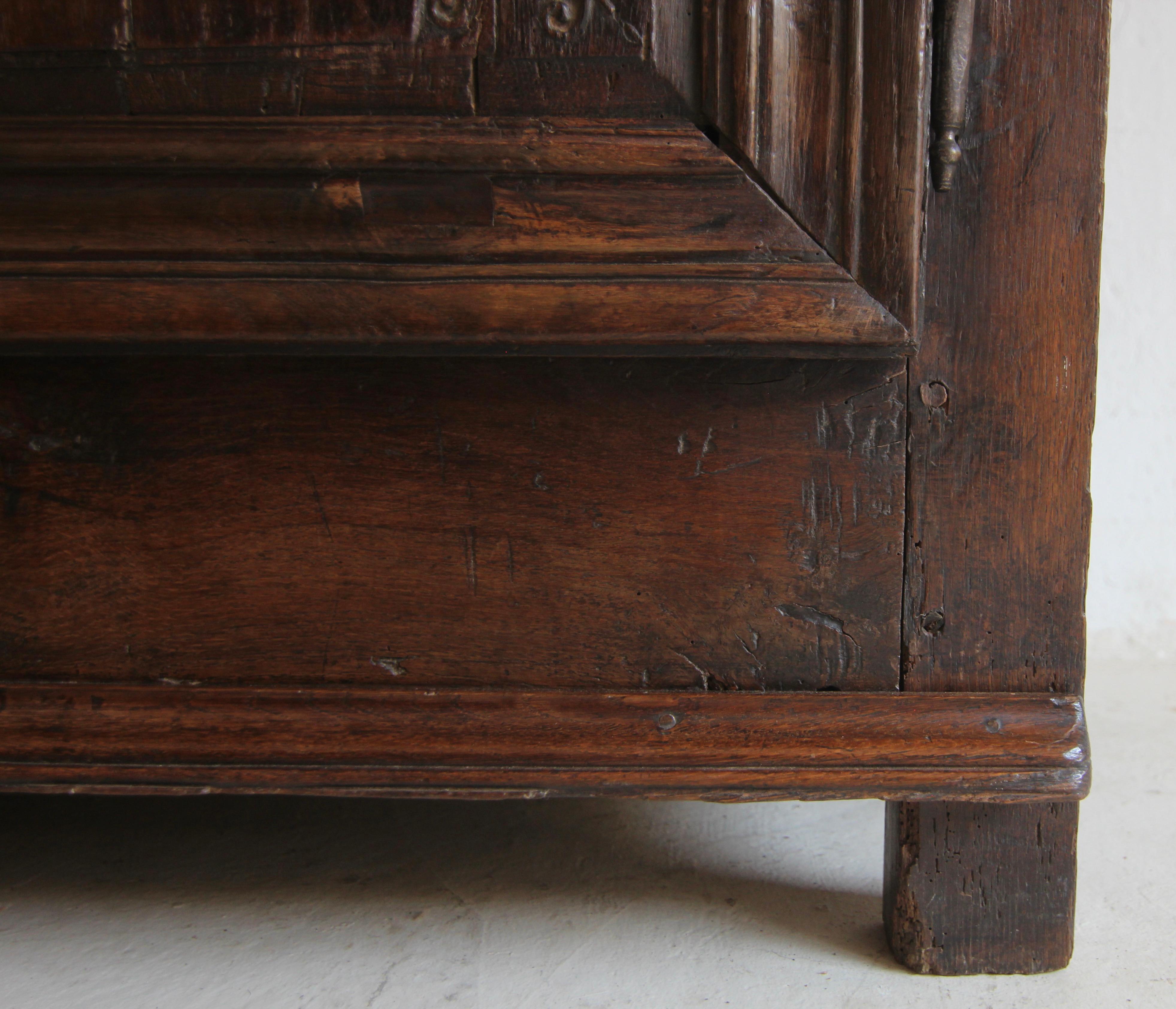 Early 18th Century Oak Baroque Cabinet For Sale 11