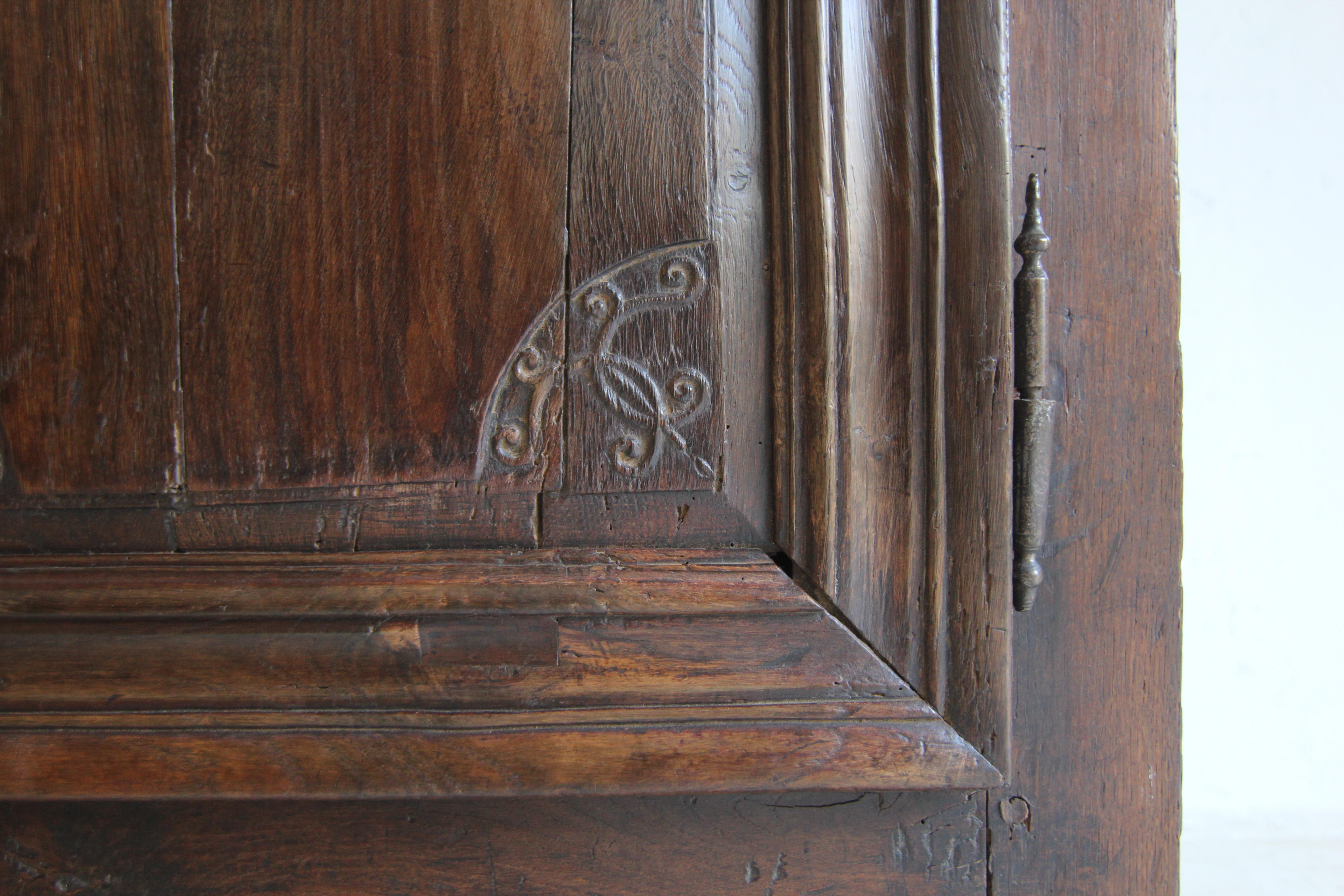 Early 18th Century Oak Baroque Cabinet For Sale 12