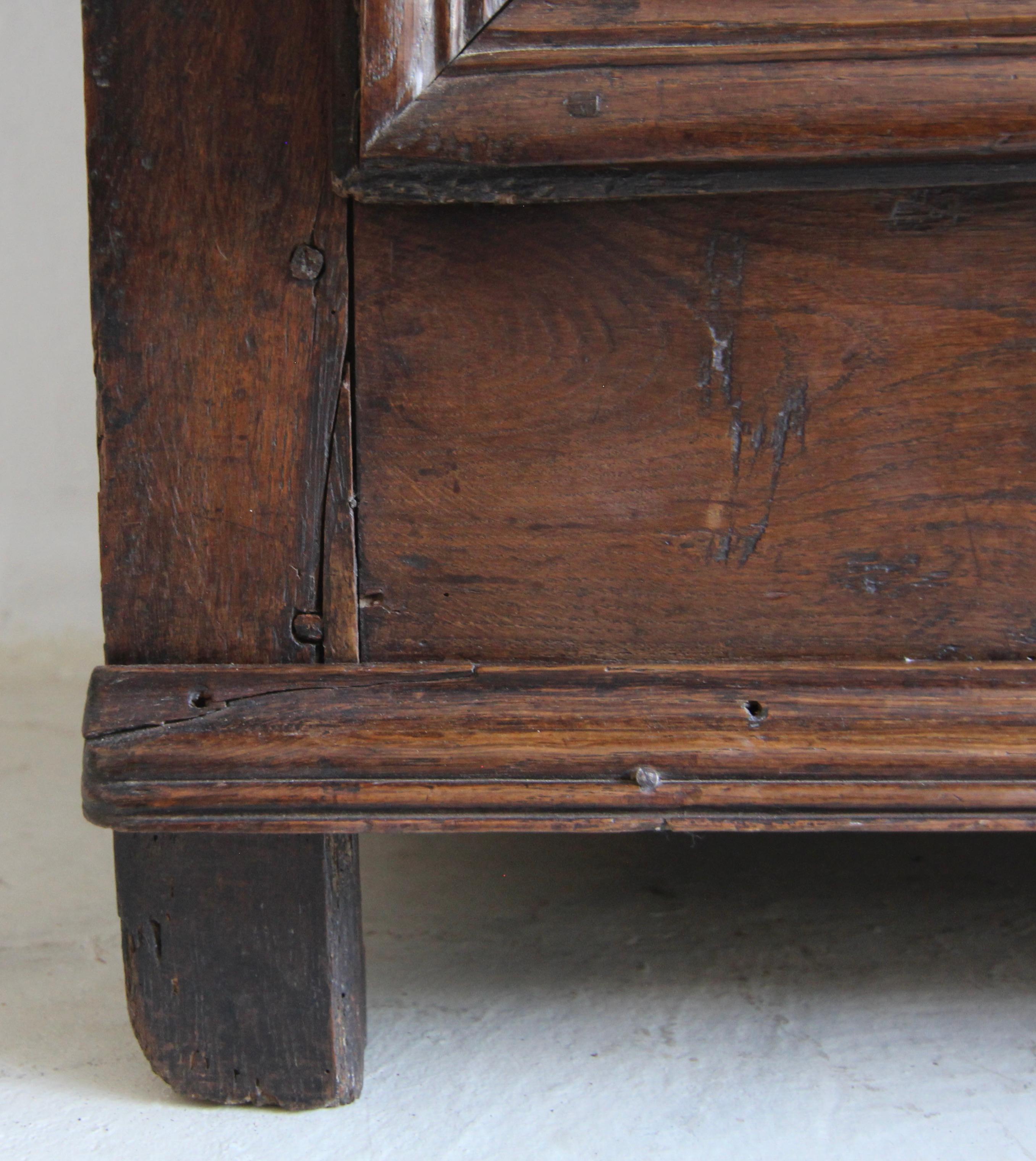 Early 18th Century Oak Baroque Cabinet For Sale 13
