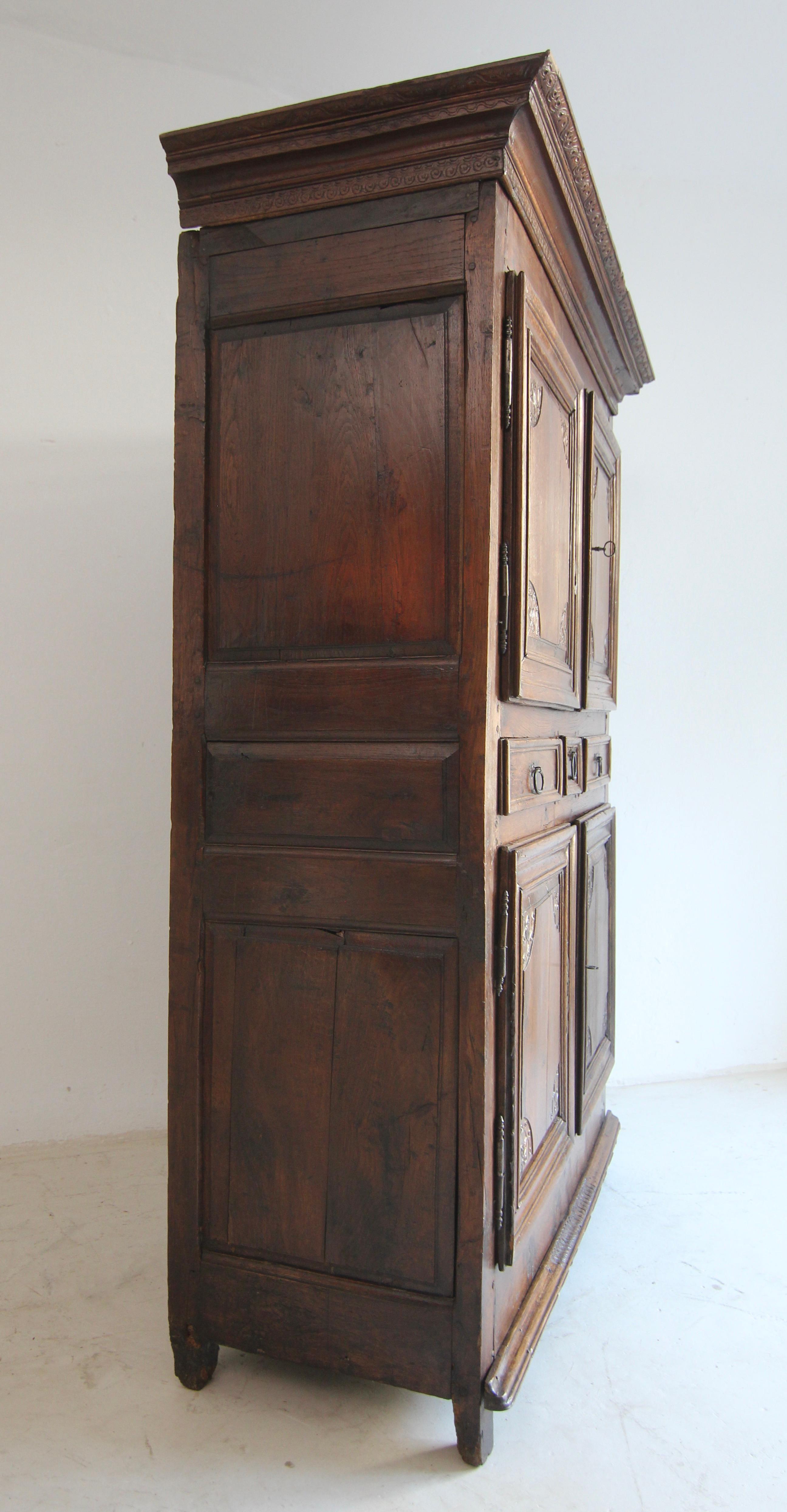 Early 18th Century Oak Baroque Cabinet For Sale 15