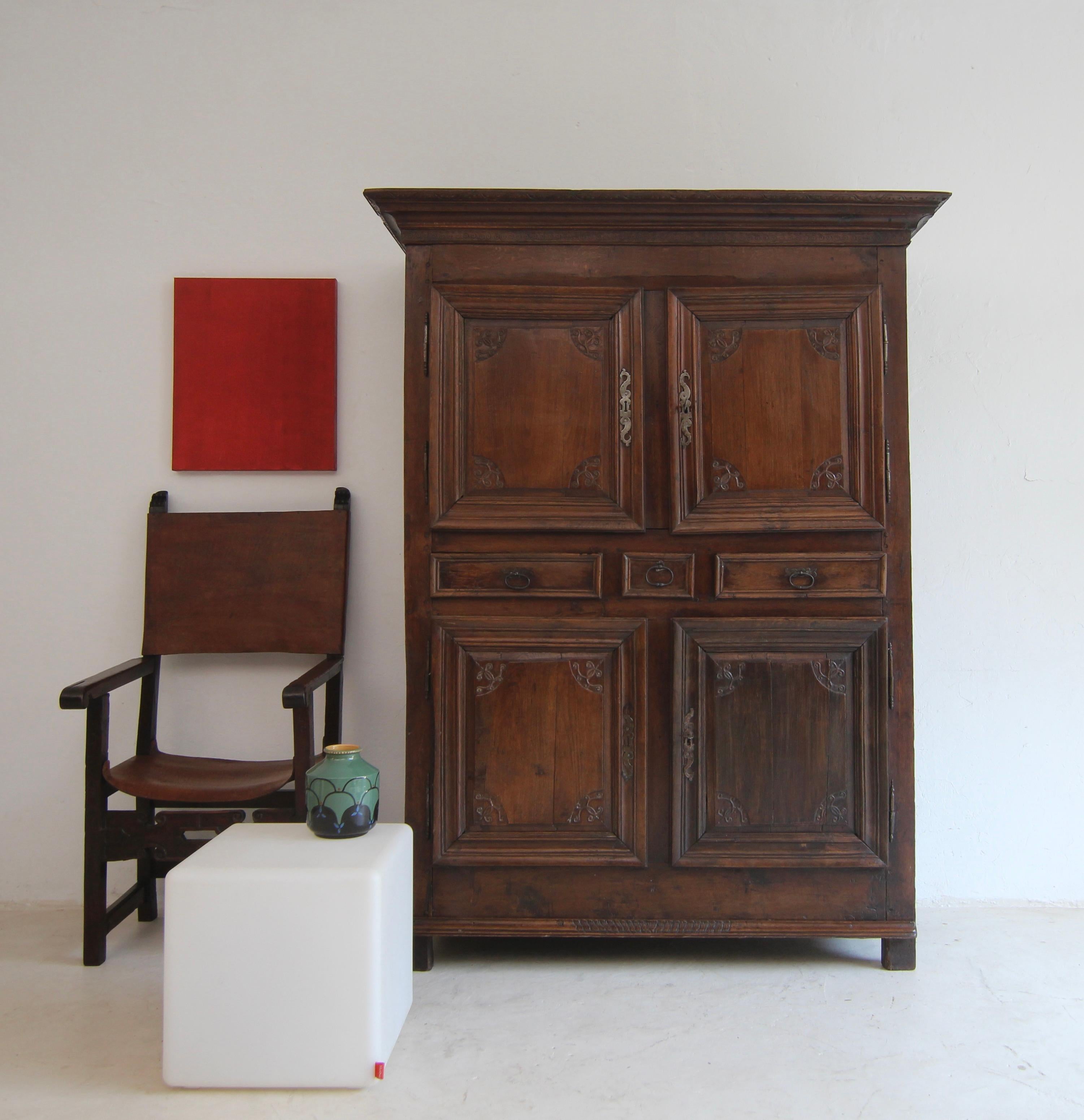 A late 17th century or early 18th century Baroque cabinet from Wallonia/Northern France. Solid oak with original patina.

An impressive example of traditional furniture art that originally served as a linen cupboard or larder in a wealthy bourgeois