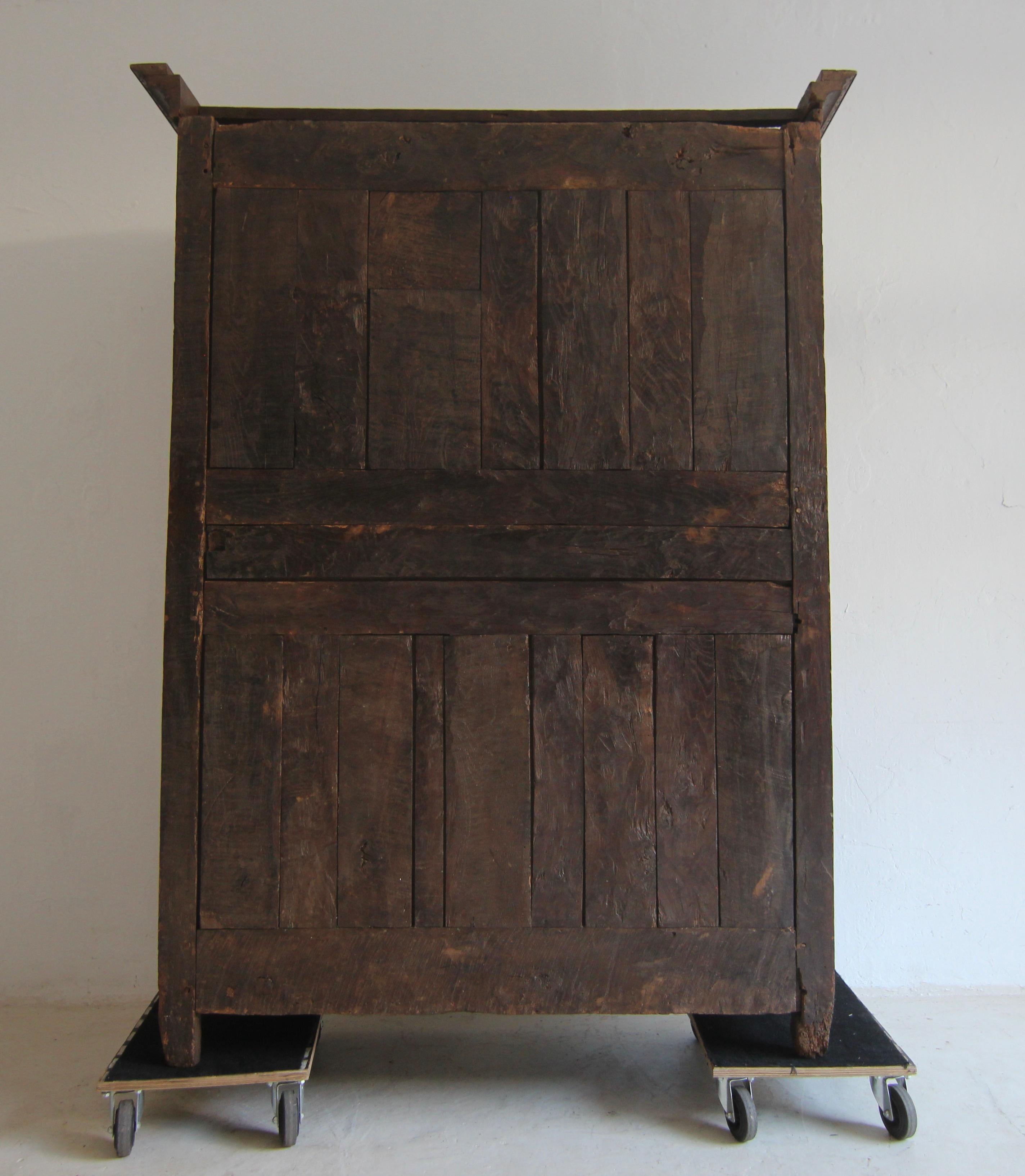 Early 18th Century Oak Baroque Cabinet For Sale 16