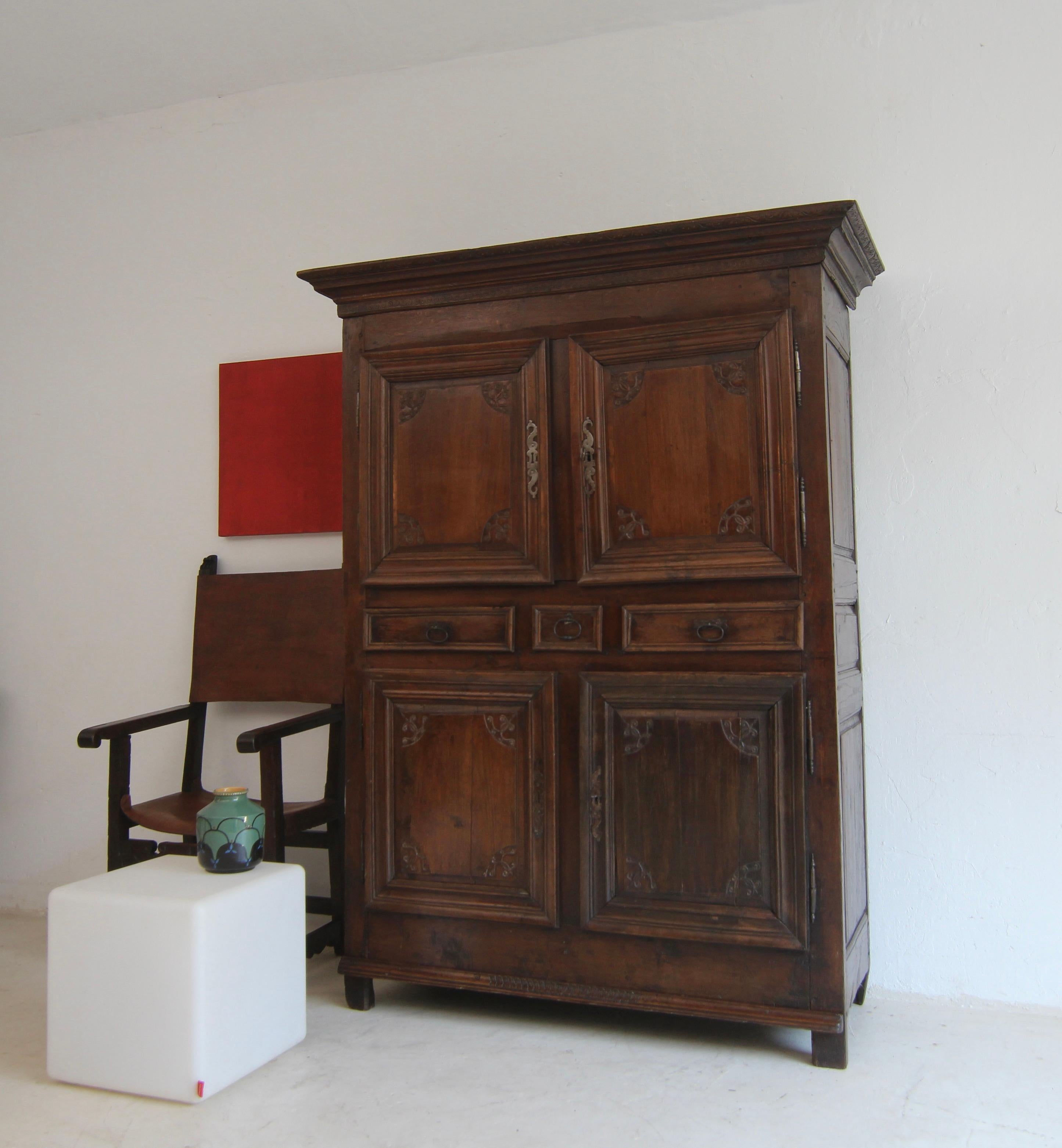 European Early 18th Century Oak Baroque Cabinet For Sale
