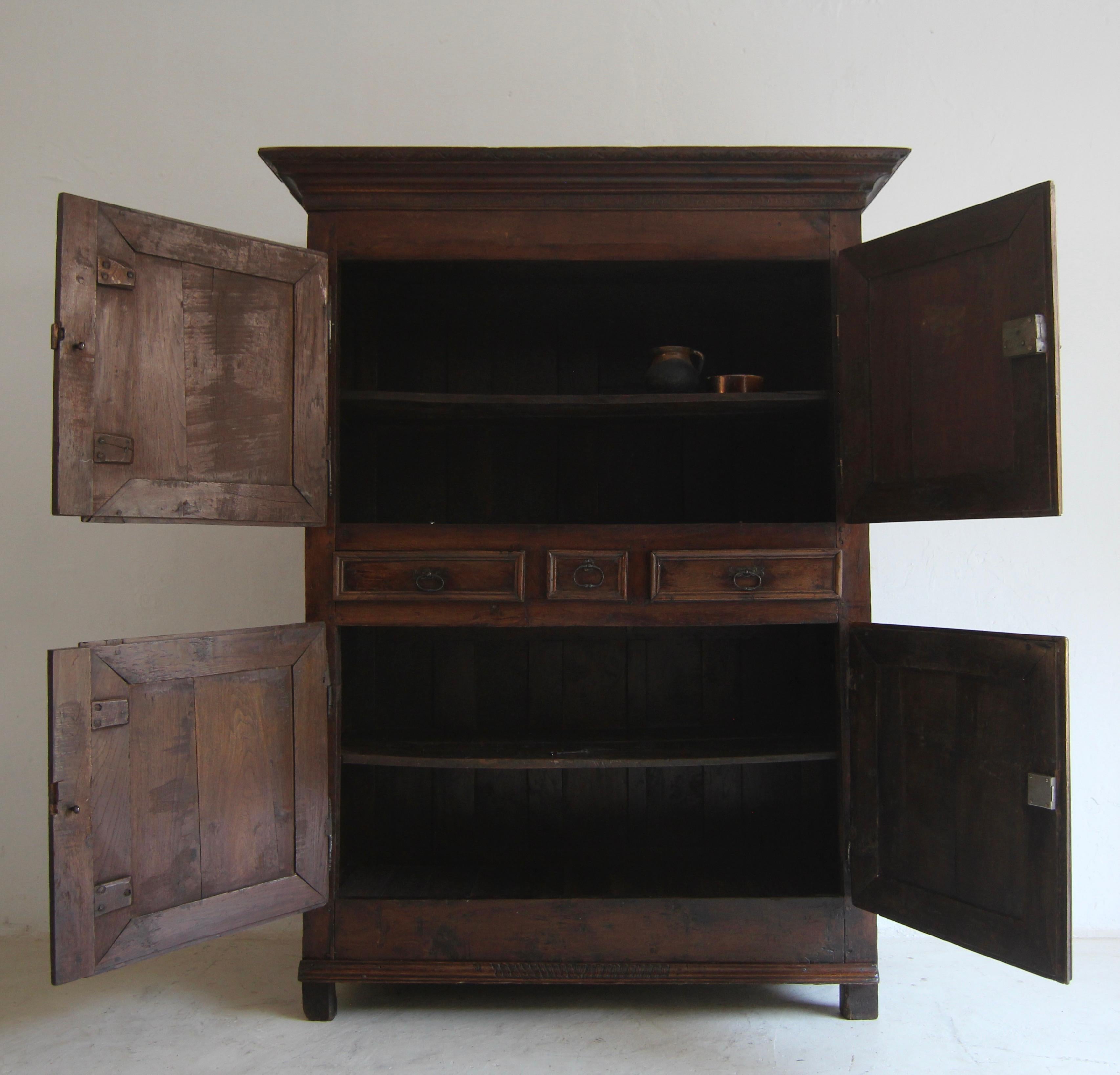 Early 18th Century Oak Baroque Cabinet For Sale 2