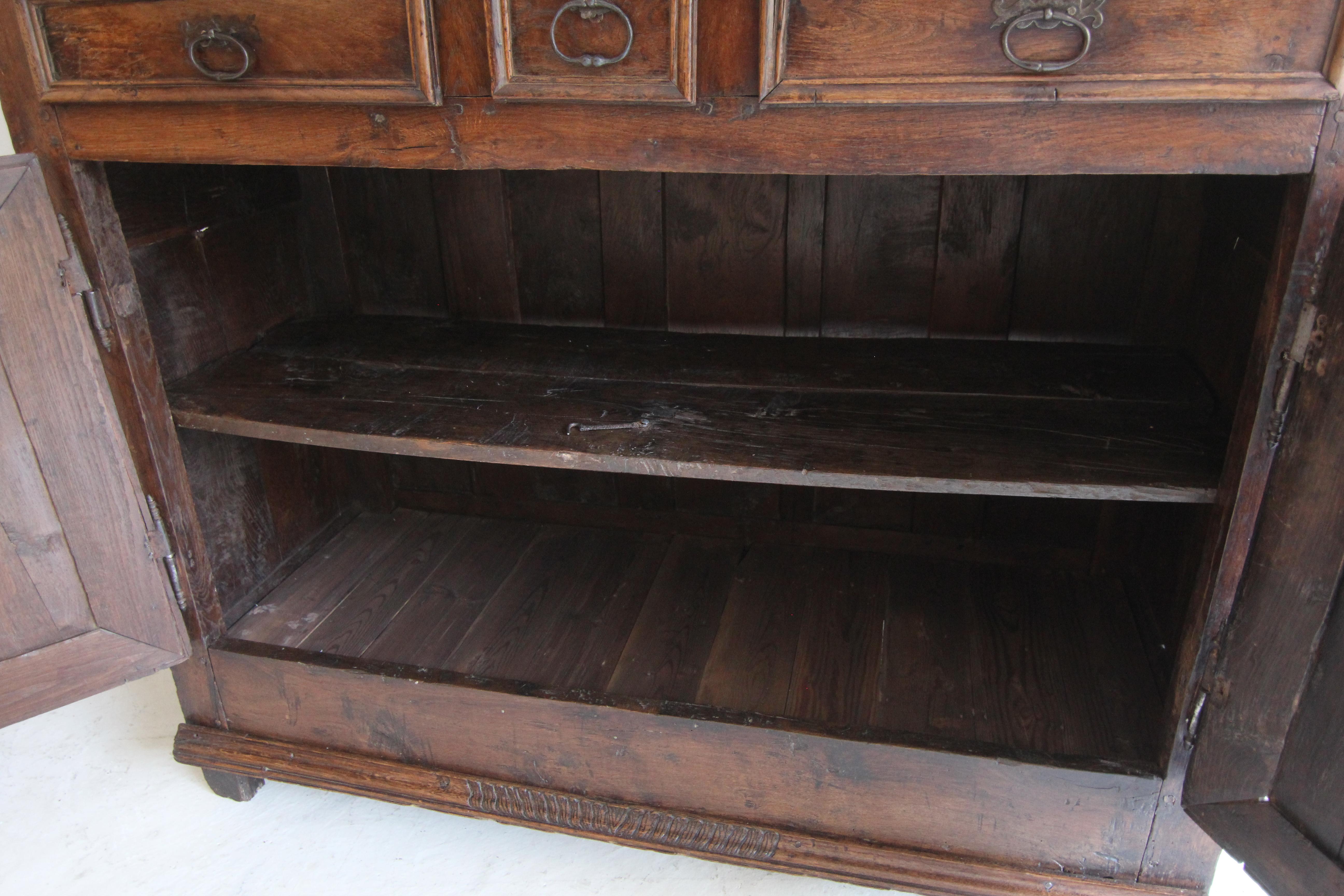 Early 18th Century Oak Baroque Cabinet For Sale 3