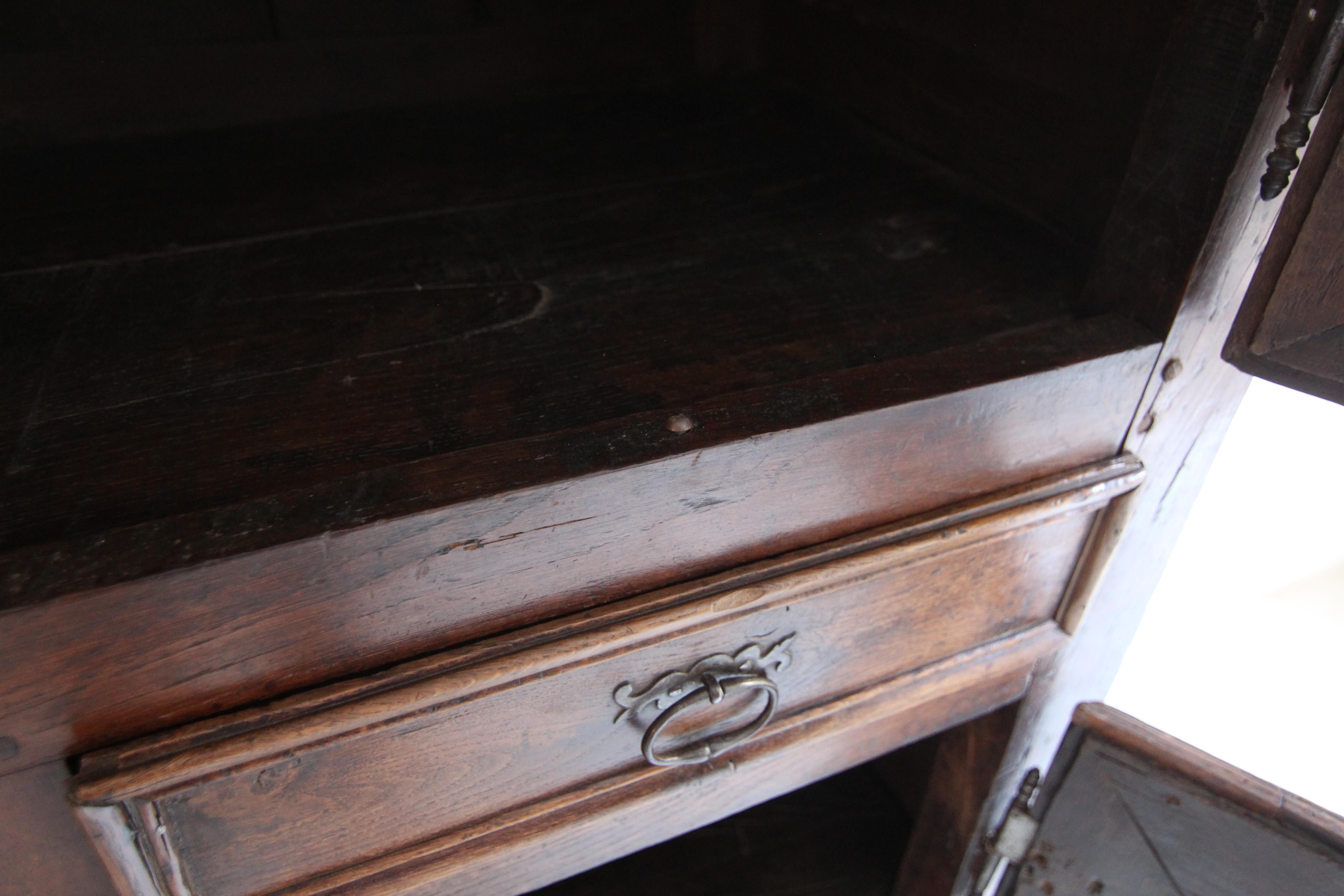 Early 18th Century Oak Baroque Cabinet For Sale 4