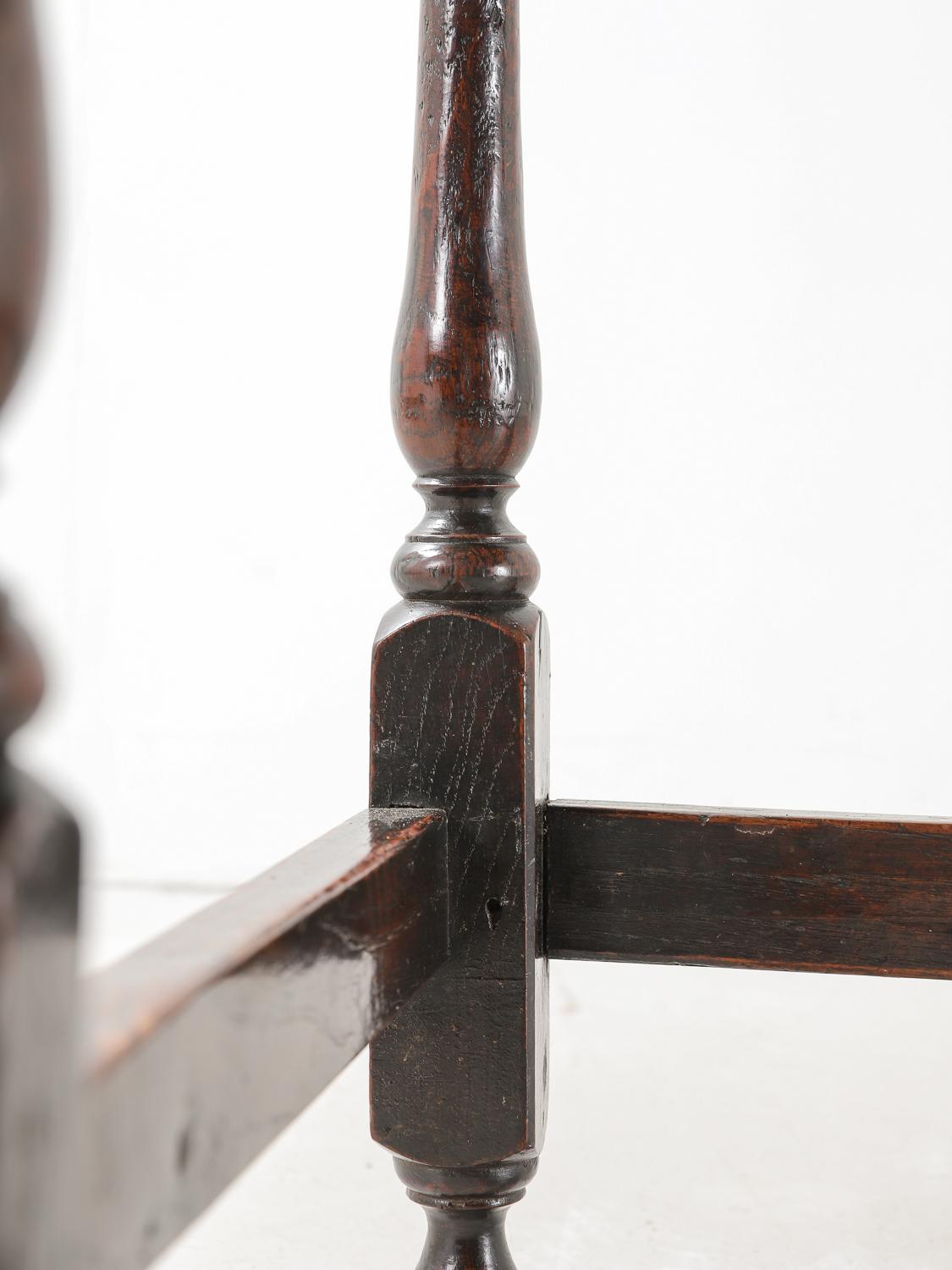 Early 18th Century Oak Centre Table with Turned Legs 8