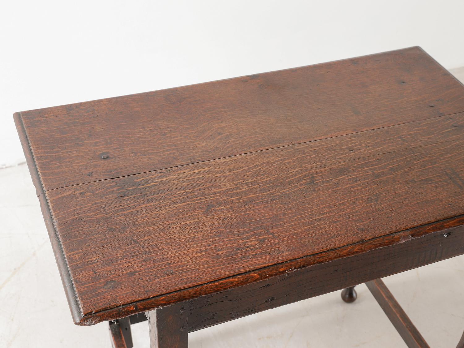 Early 18th Century Oak Centre Table with Turned Legs 13