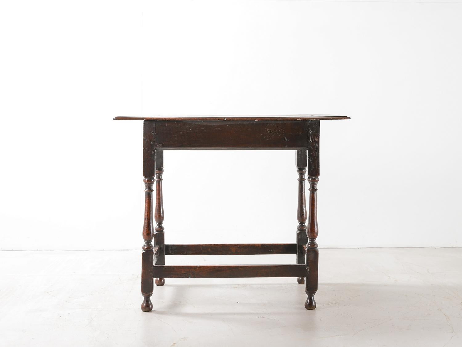 Early 18th century oak centre table with turned legs. Lovely aging and patina.