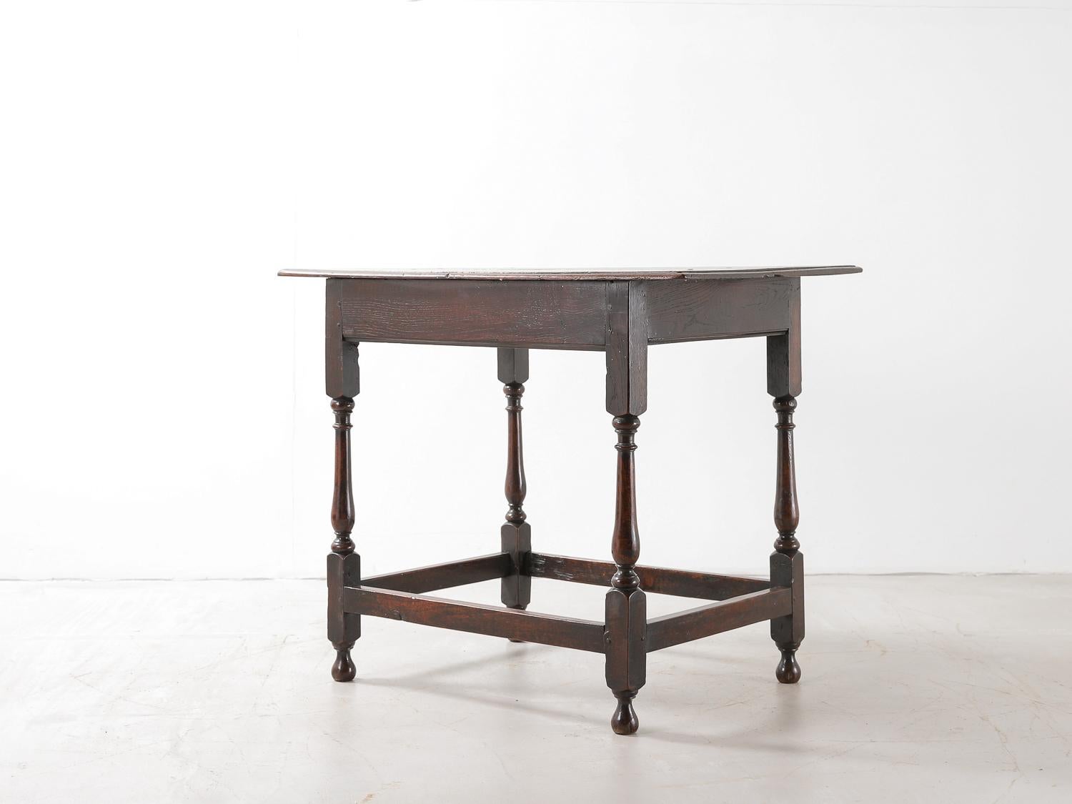 English Early 18th Century Oak Centre Table with Turned Legs