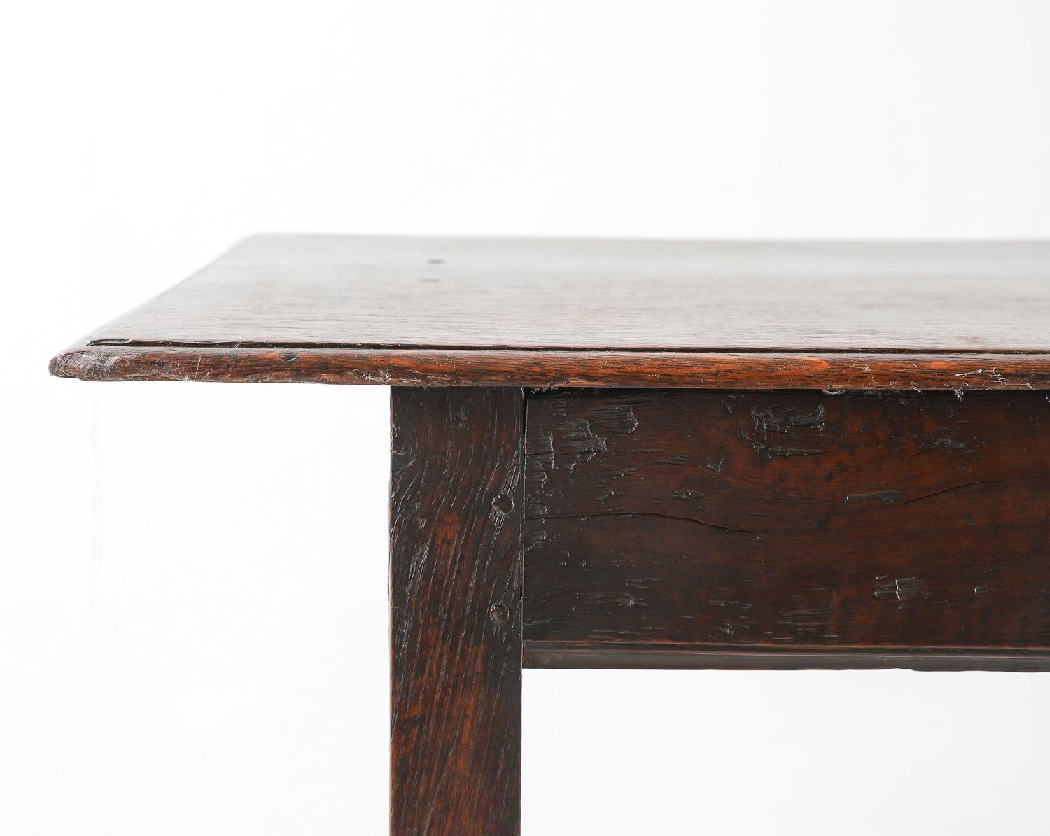 Early 18th Century Oak Centre Table with Turned Legs 4