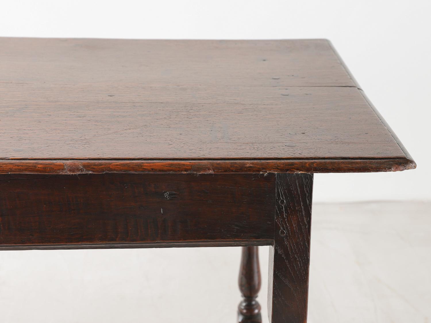 Early 18th Century Oak Centre Table with Turned Legs 5